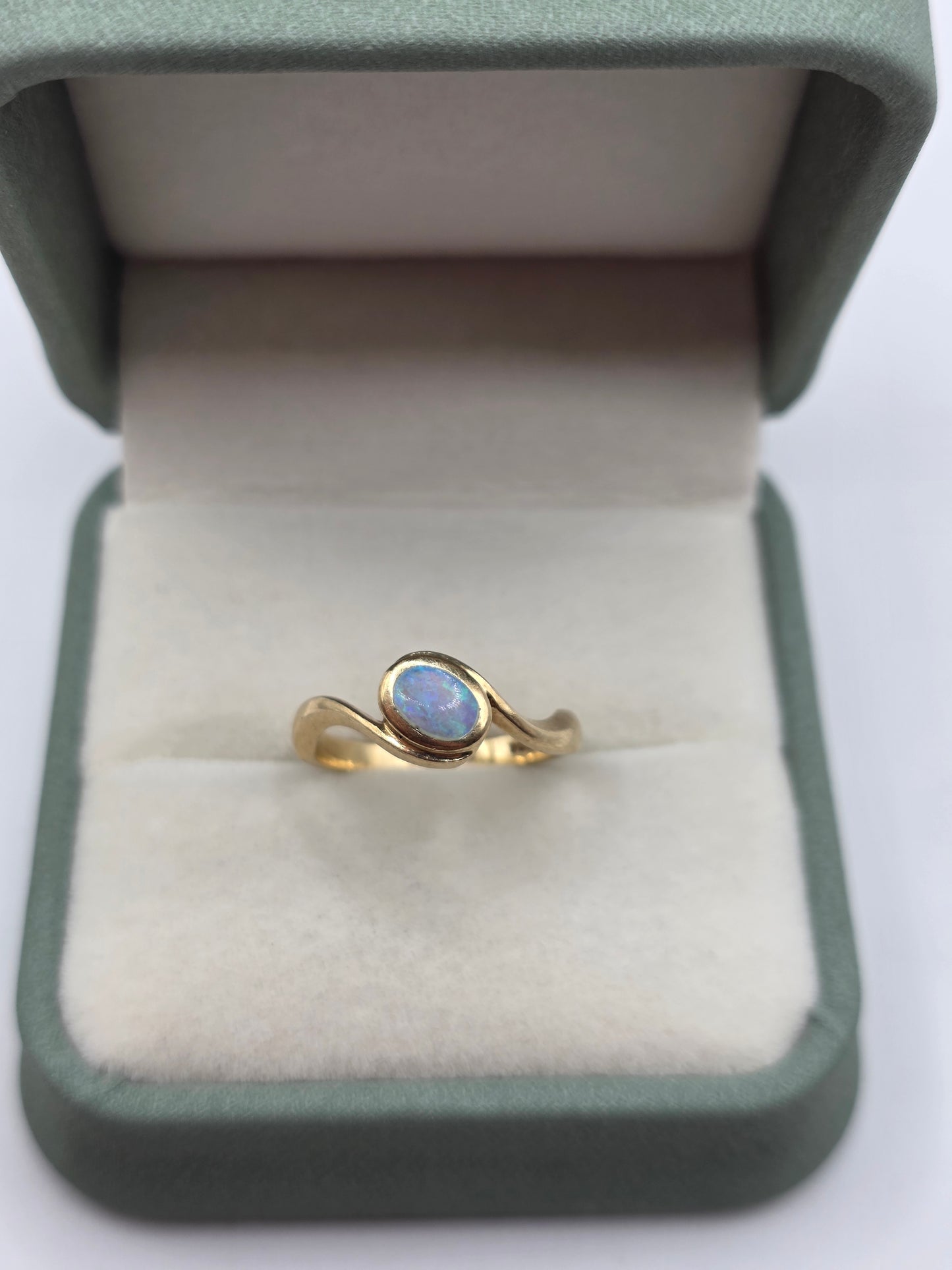 9ct gold opal ring