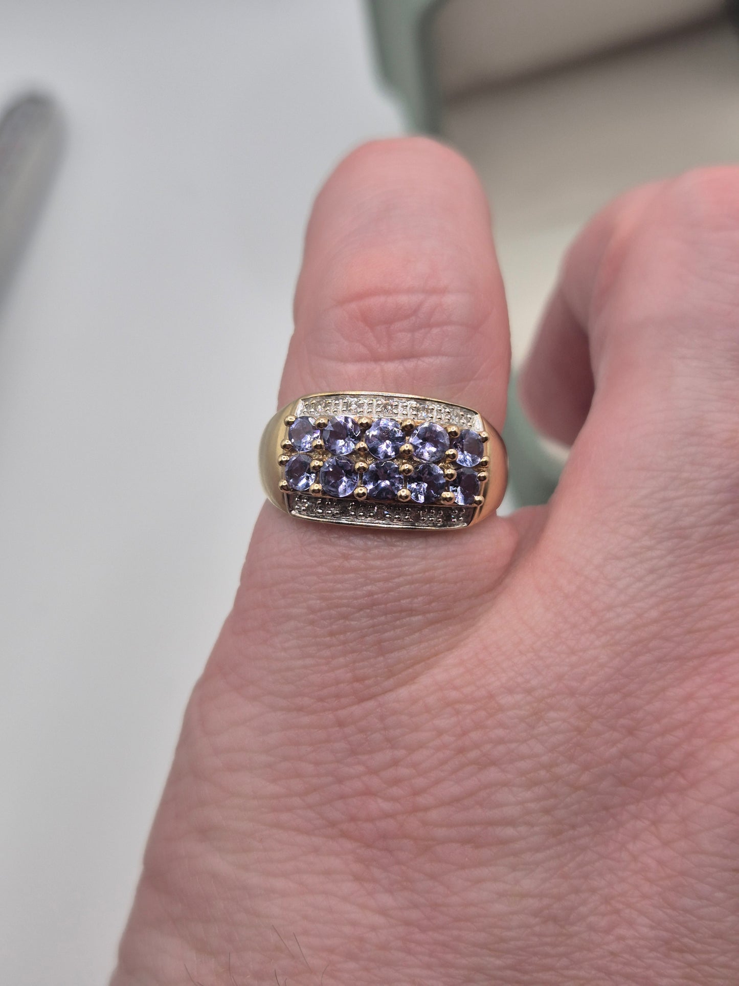 Heavy 9ct gold tanzanite and diamond ring