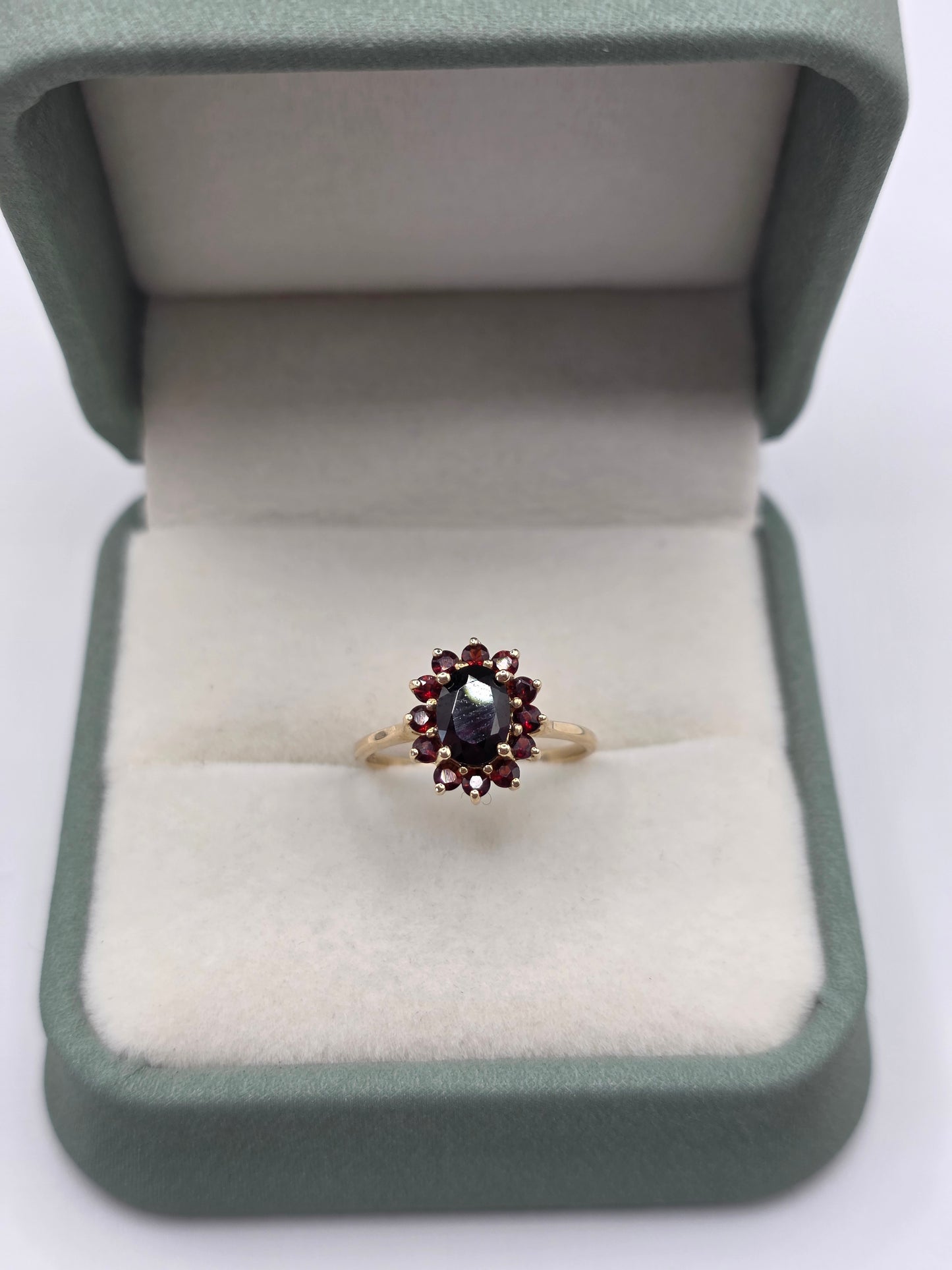 9ct gold garnet cluster ring