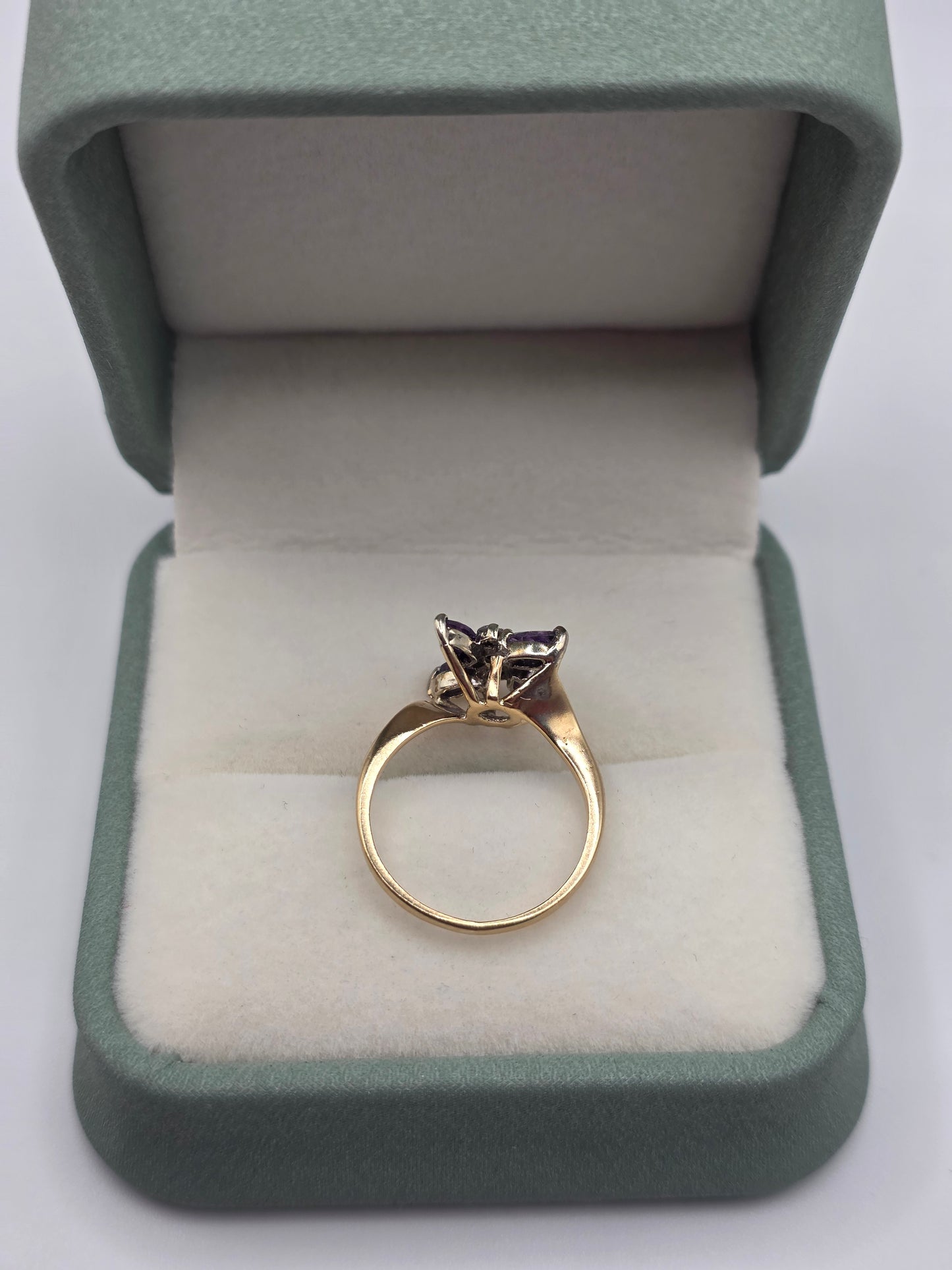 9ct gold amethyst and cz ring