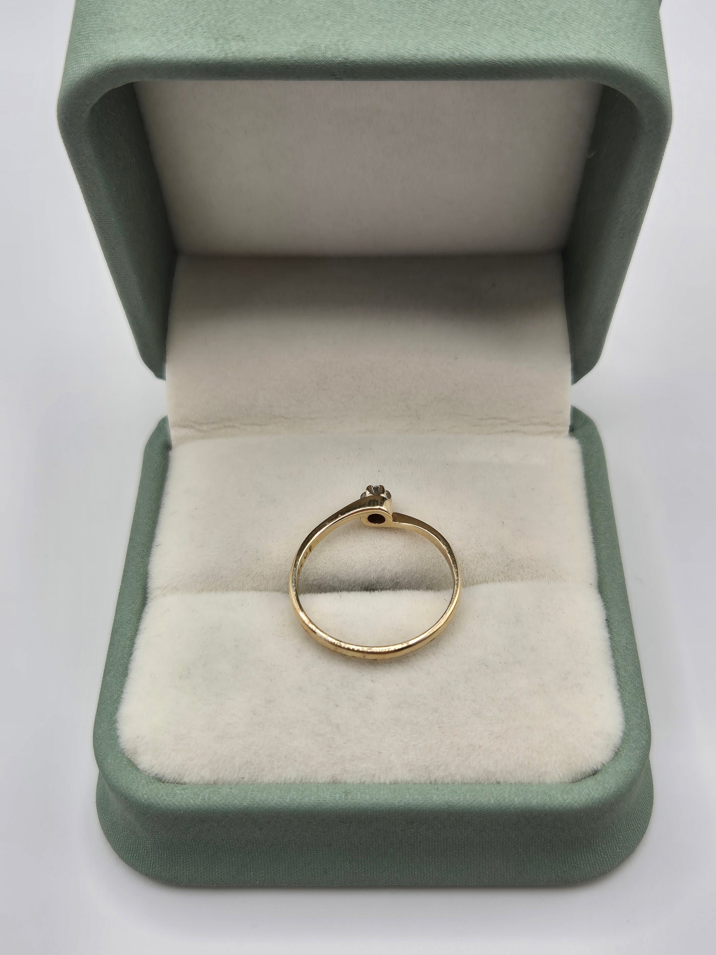 9ct gold diamond ring