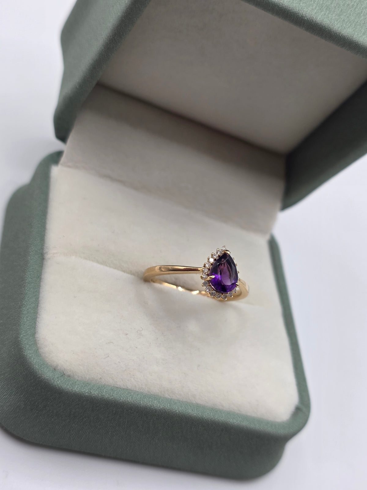 9ct gold amethyst and diamond ring