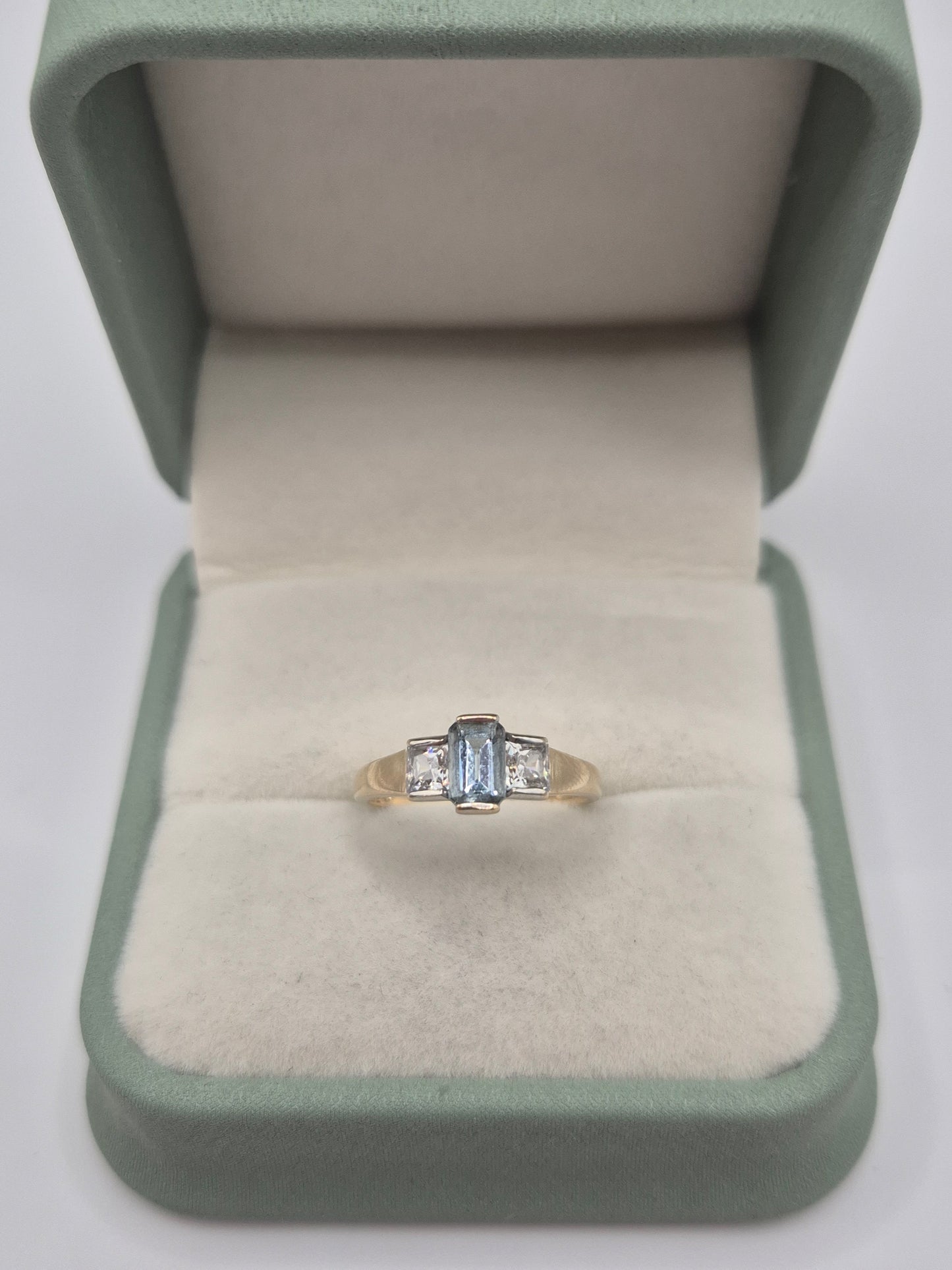 9ct gold topaz and cz ring