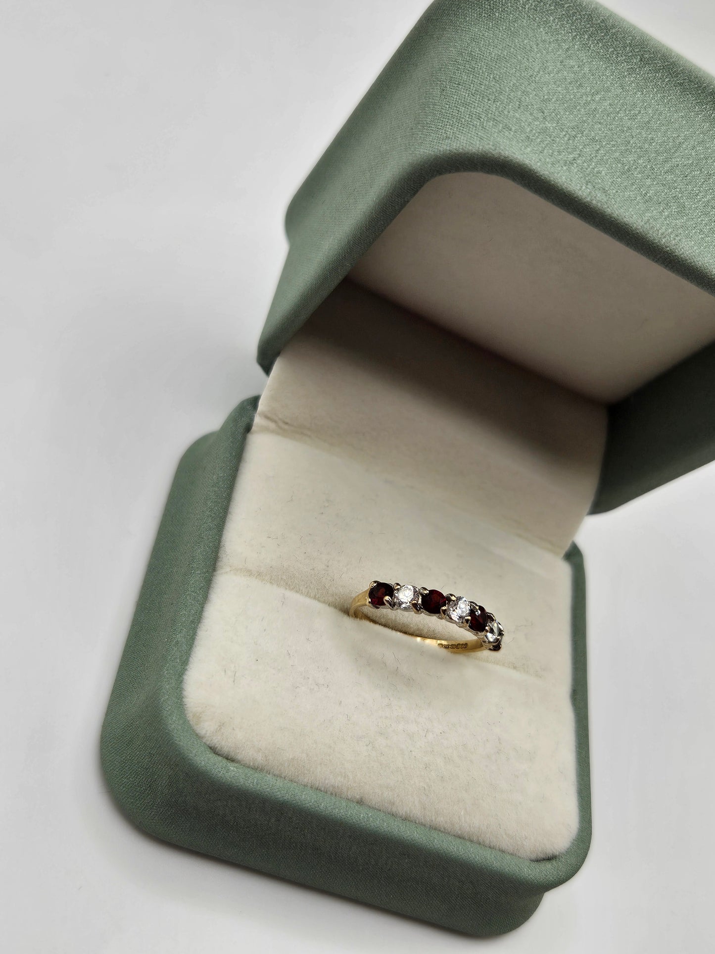 9ct gold garnet and cz ring