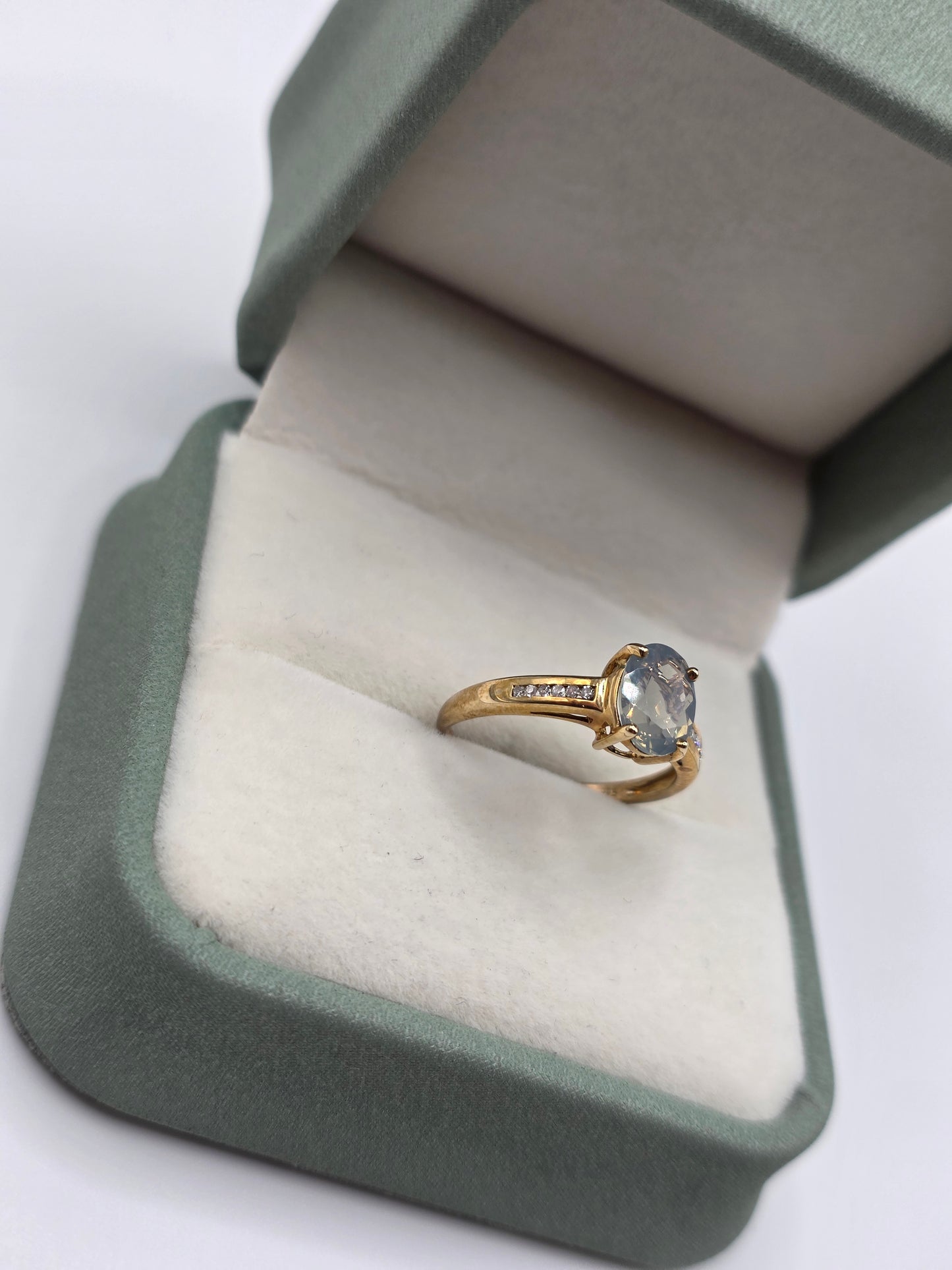 9ct gold fluorite and diamond ring