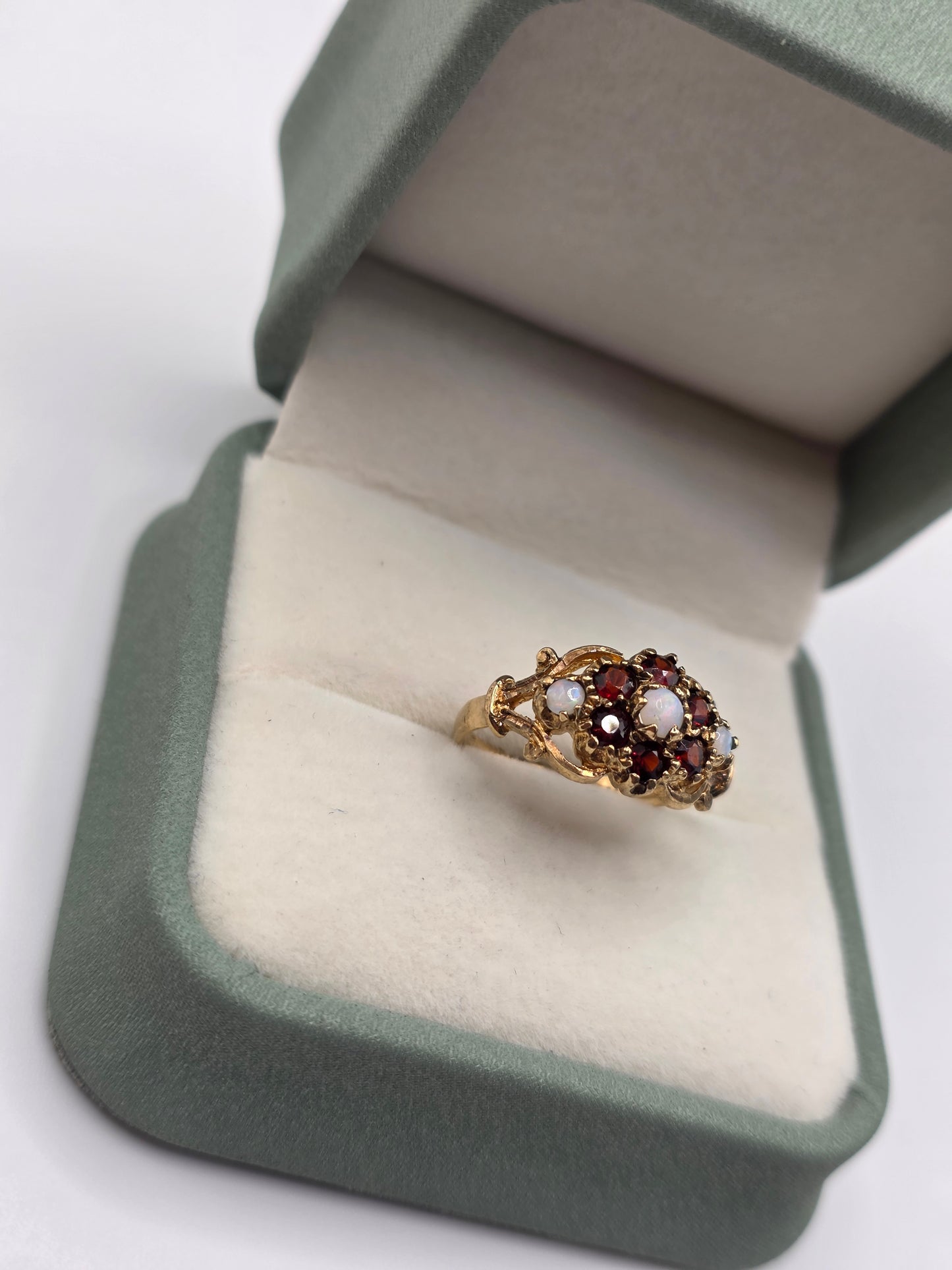 9ct gold opal and garnet ring