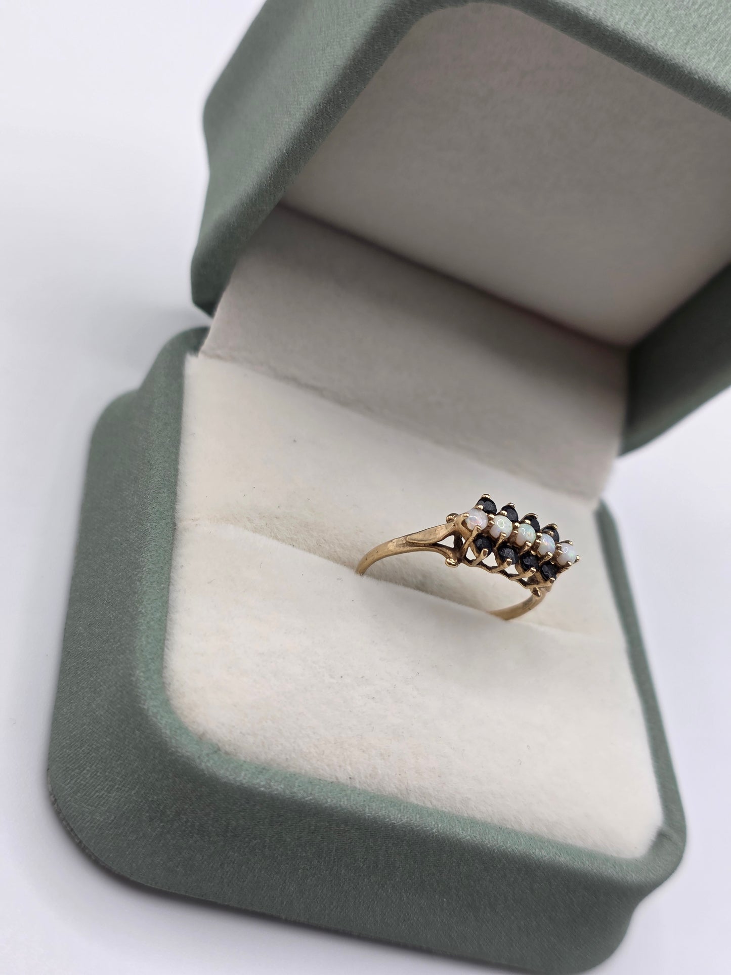 9ct gold opal and sapphire ring