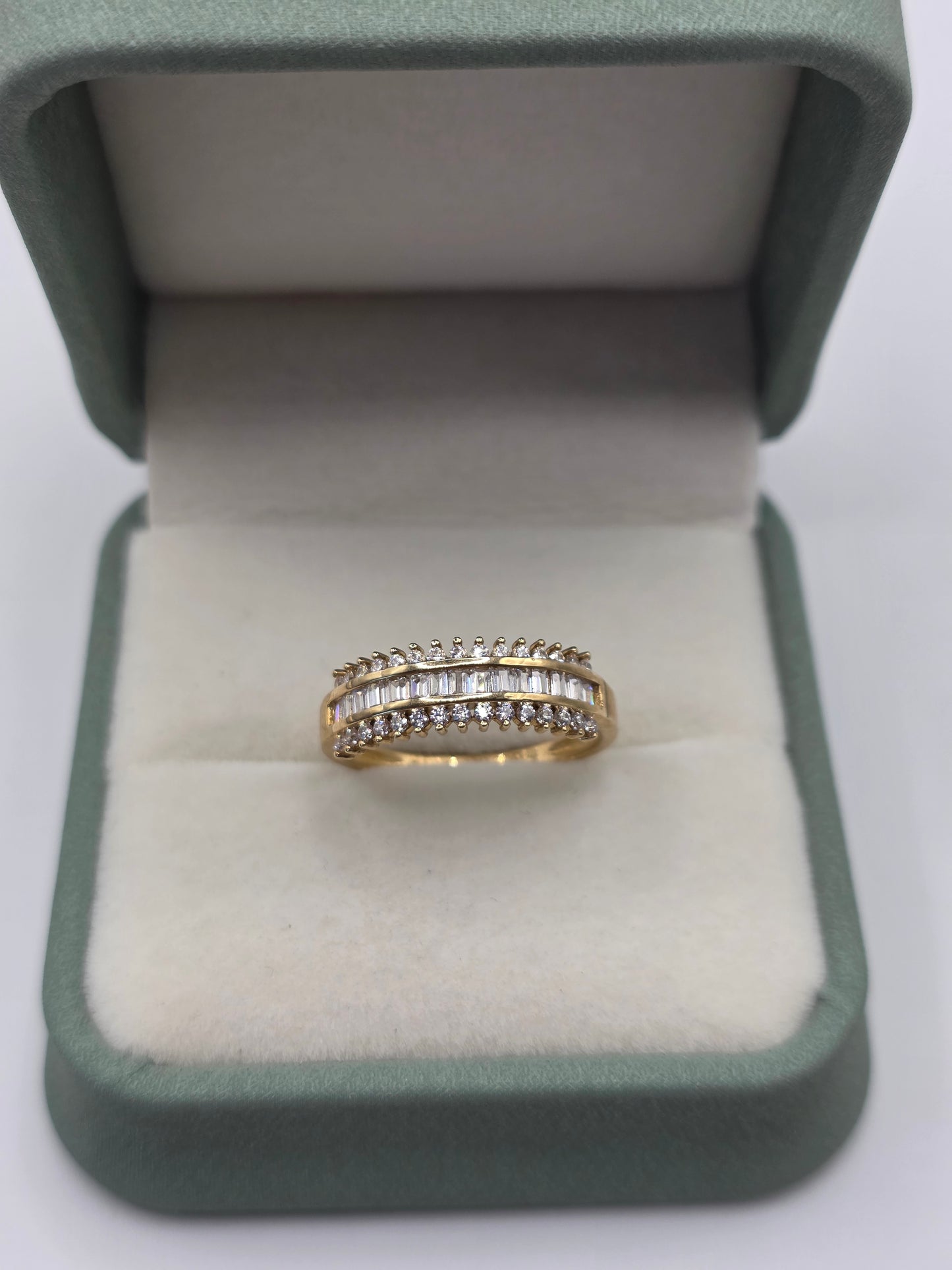9ct gold cz ring