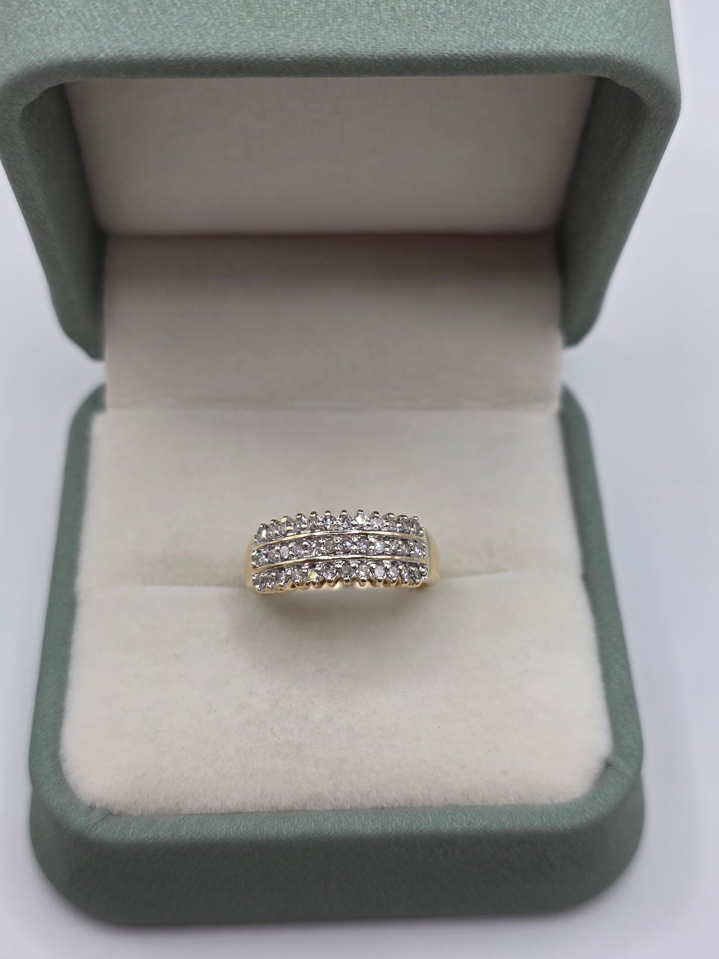 9ct gold diamond ring