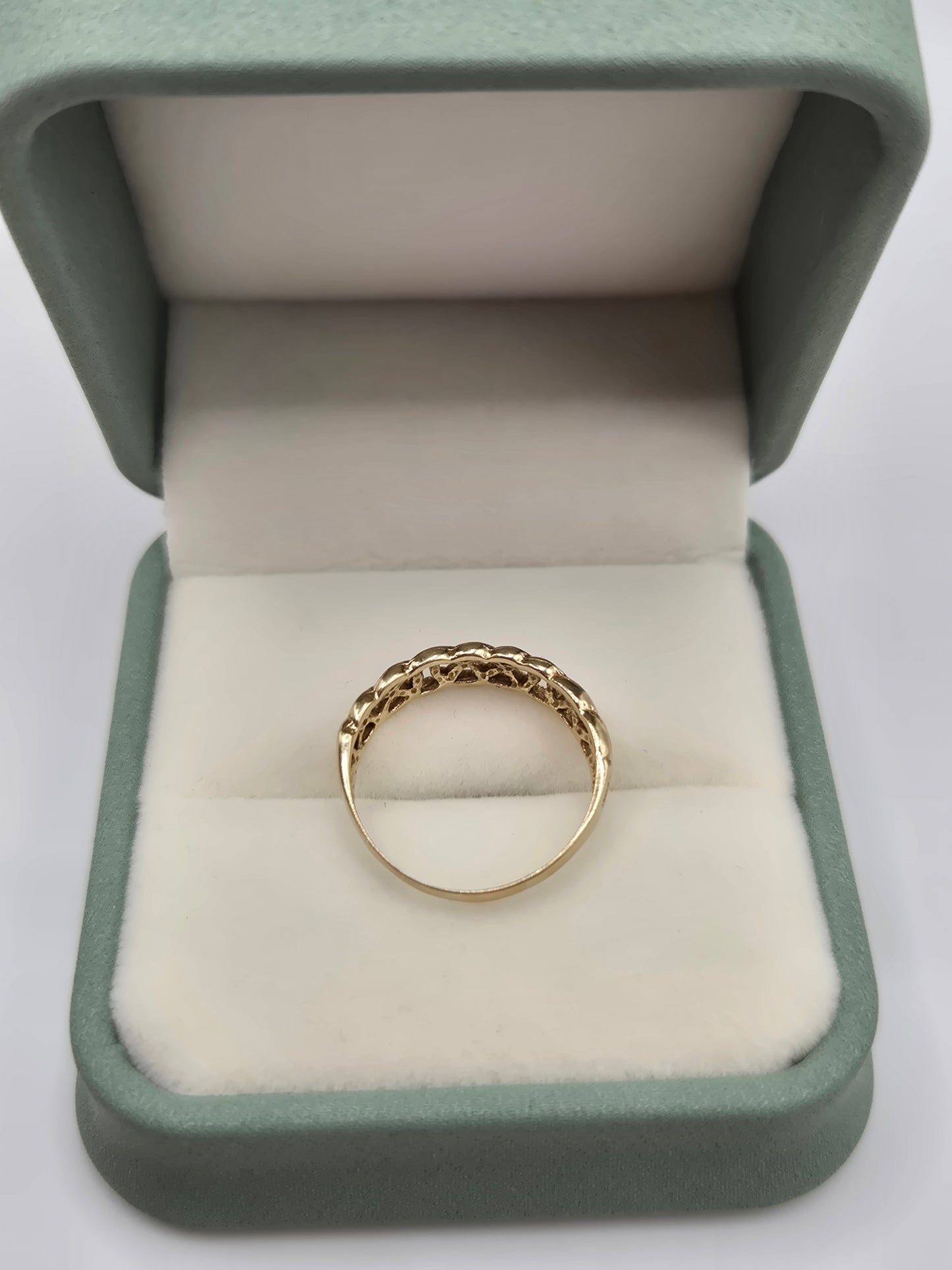 9ct gold celtic ring
