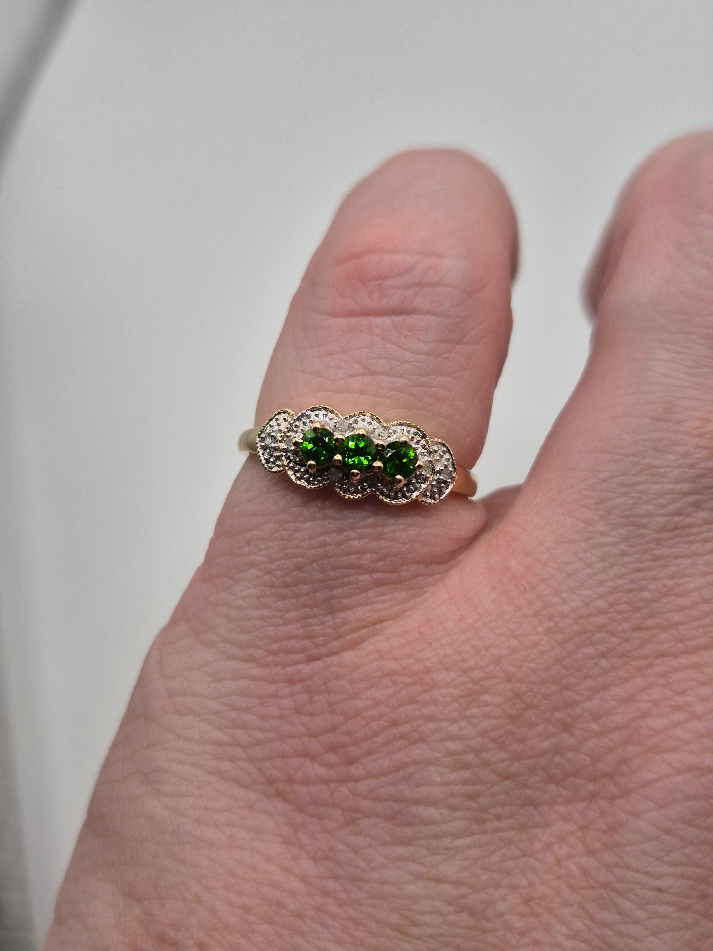 9ct gold diopside and diamond ring