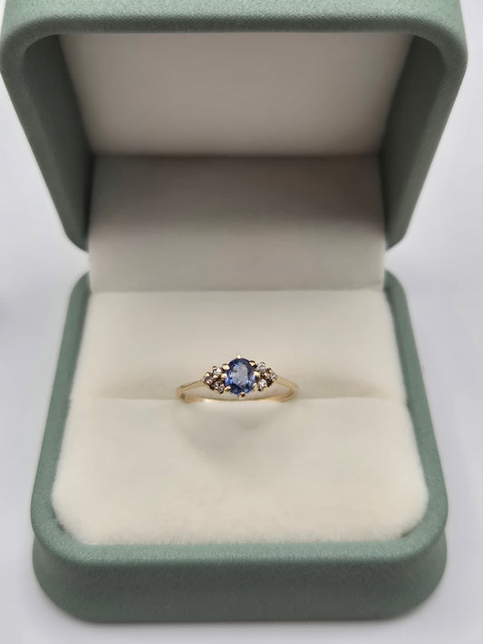 9ct gold tanzanite and diamond ring