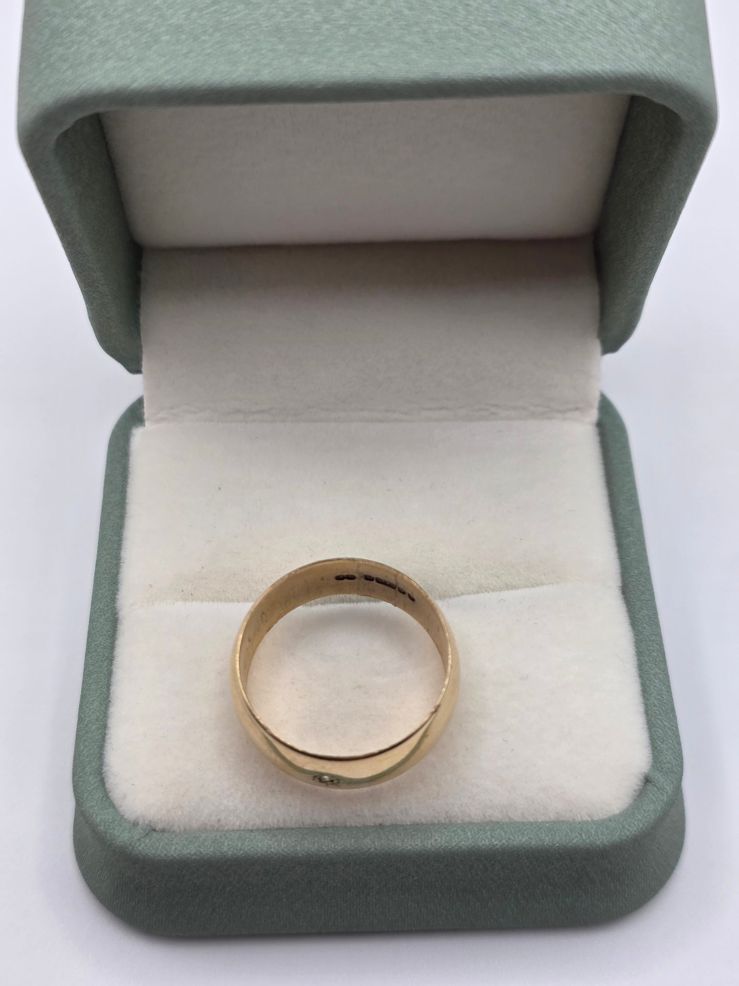 Heavy 9ct gold diamond gypsy ring