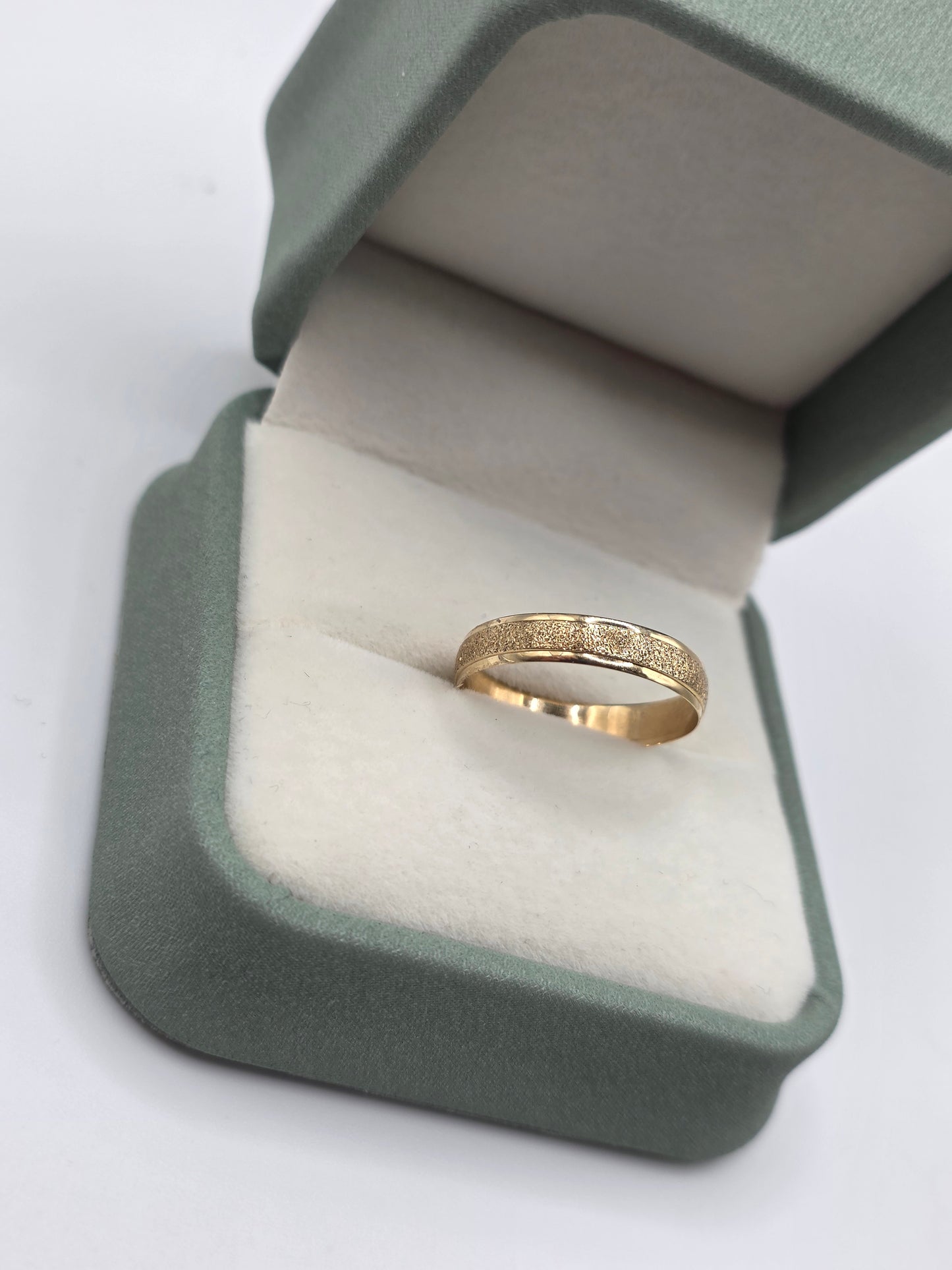 9ct gold ring