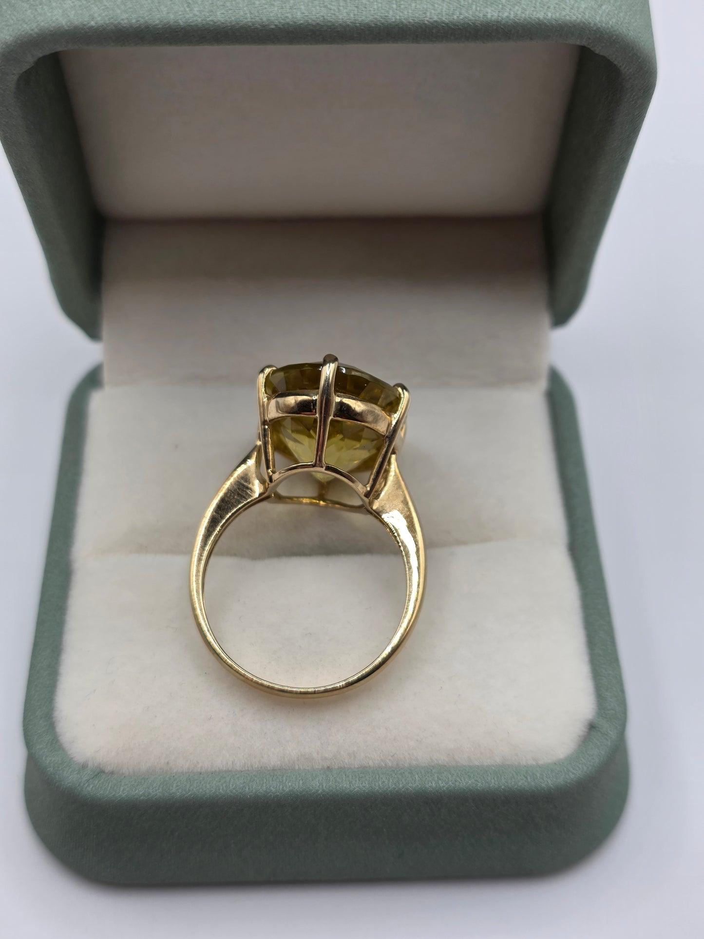 Heavy 9ct gold lemon quartz ring
