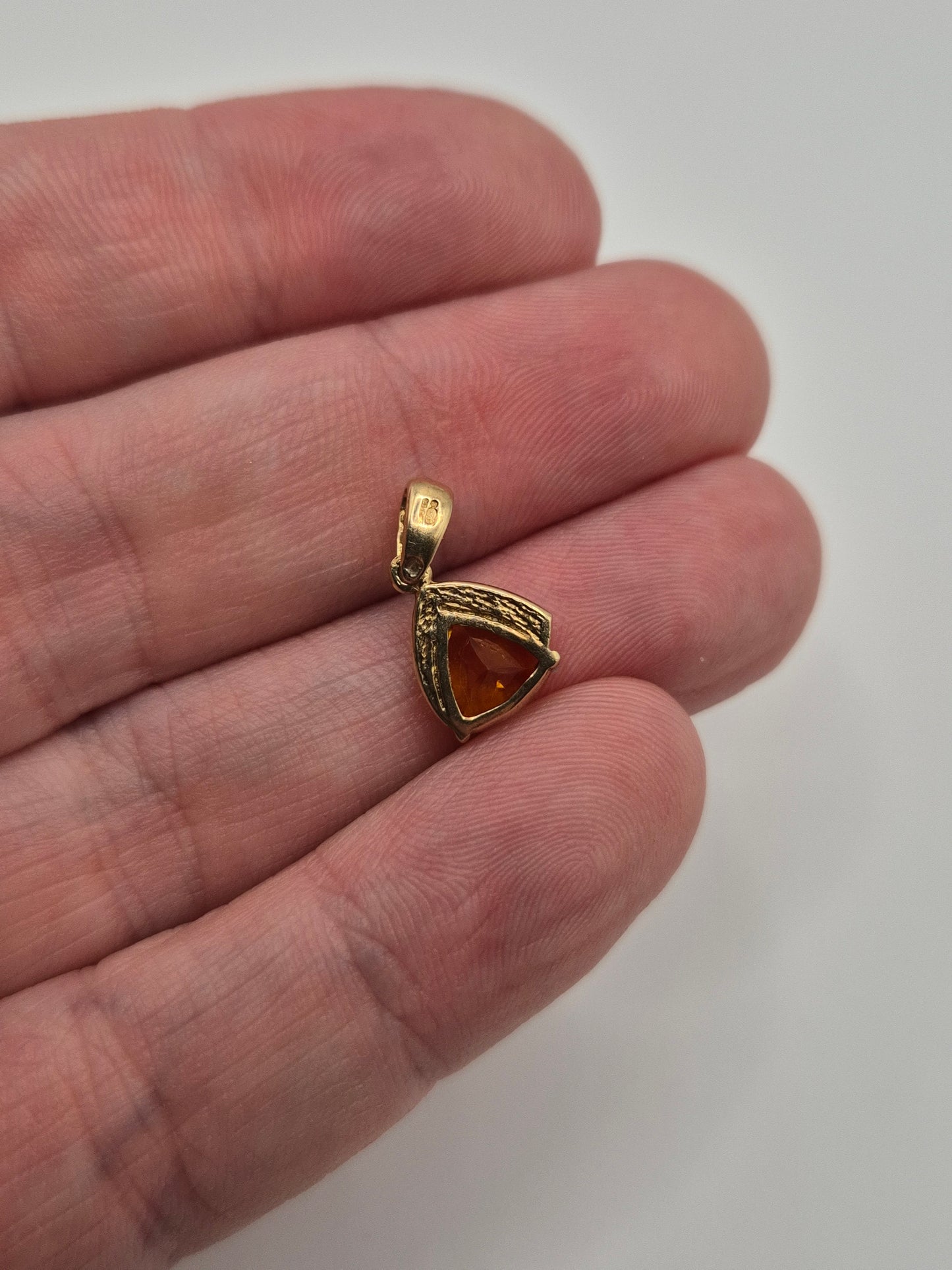 9ct gold citrine pendant
