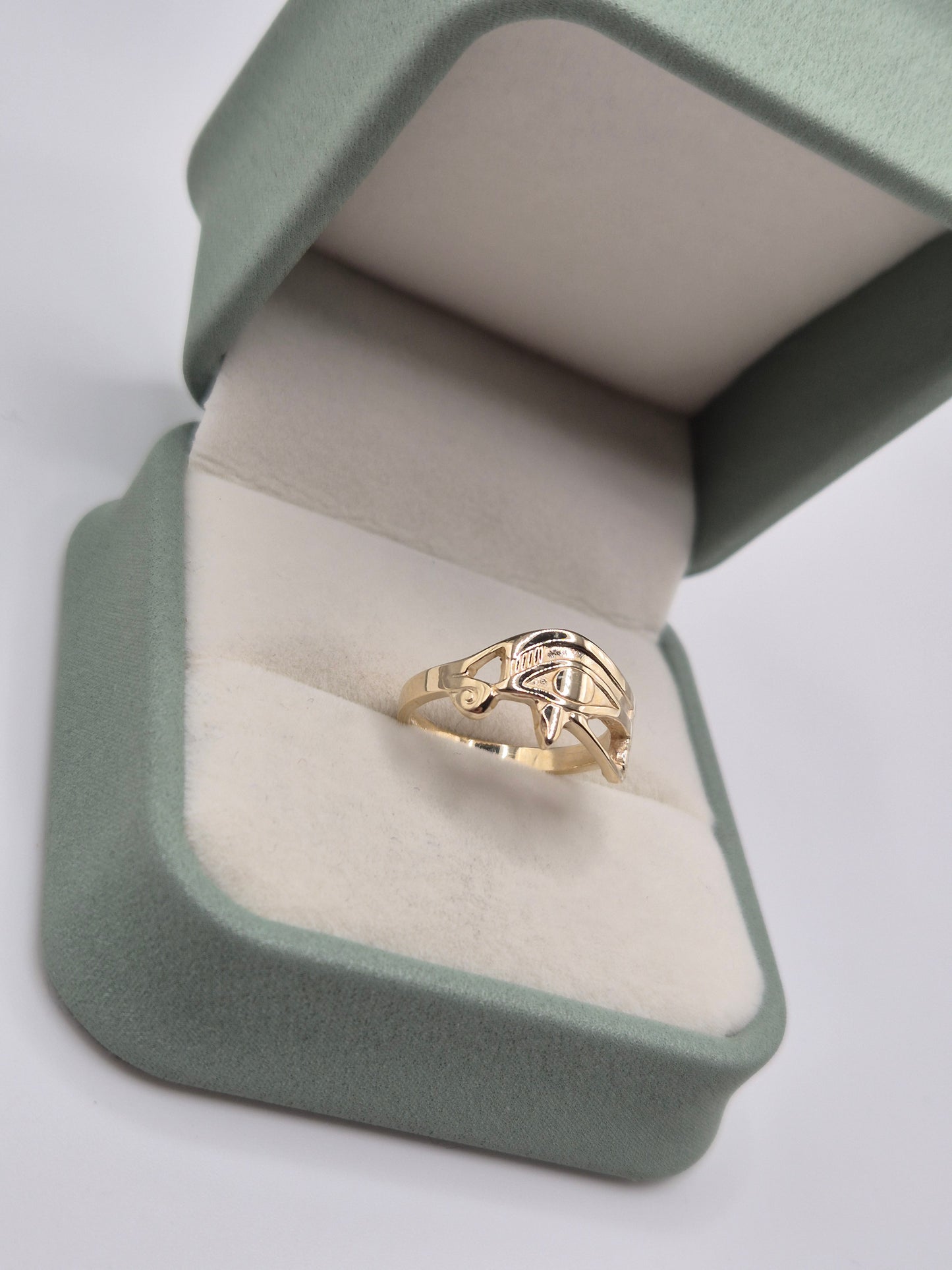 9ct gold eye of horous ring