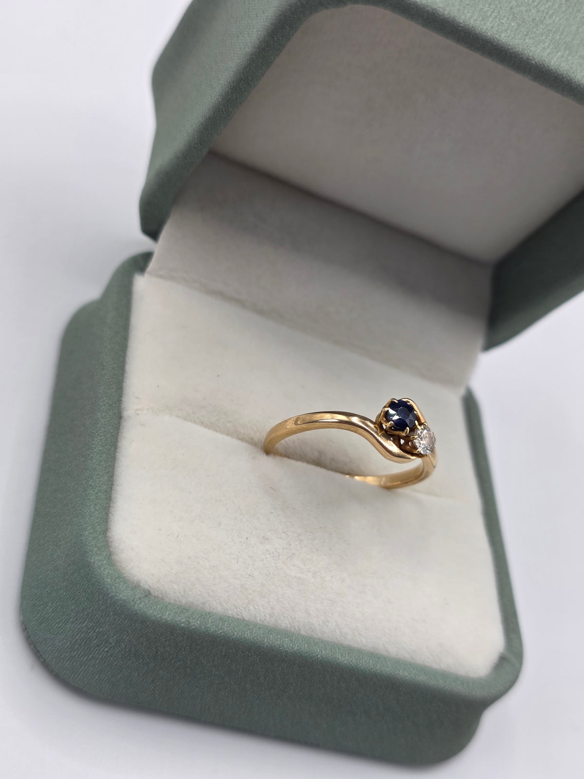 14ct gold sapphire and diamond ring