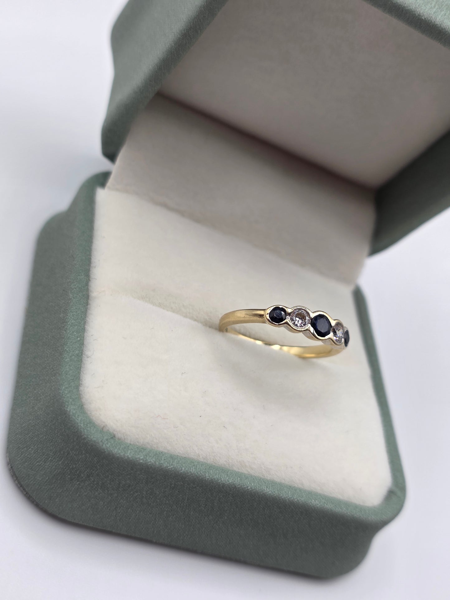 9ct gold sapphire and cz ring