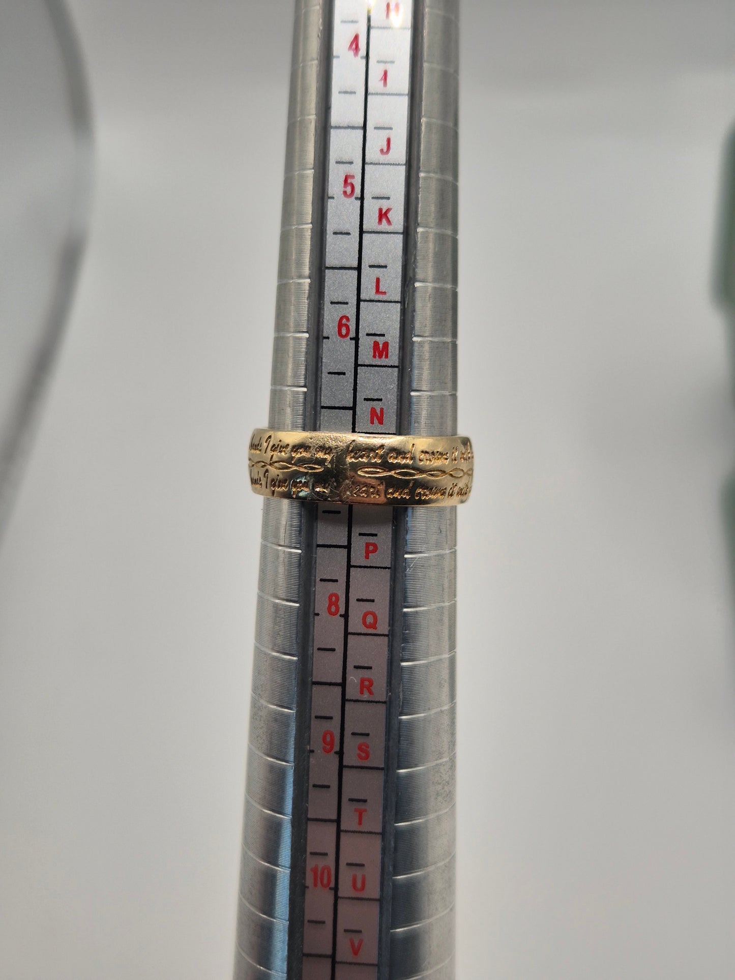 Heavy 9ct gold engraved claddagh ring