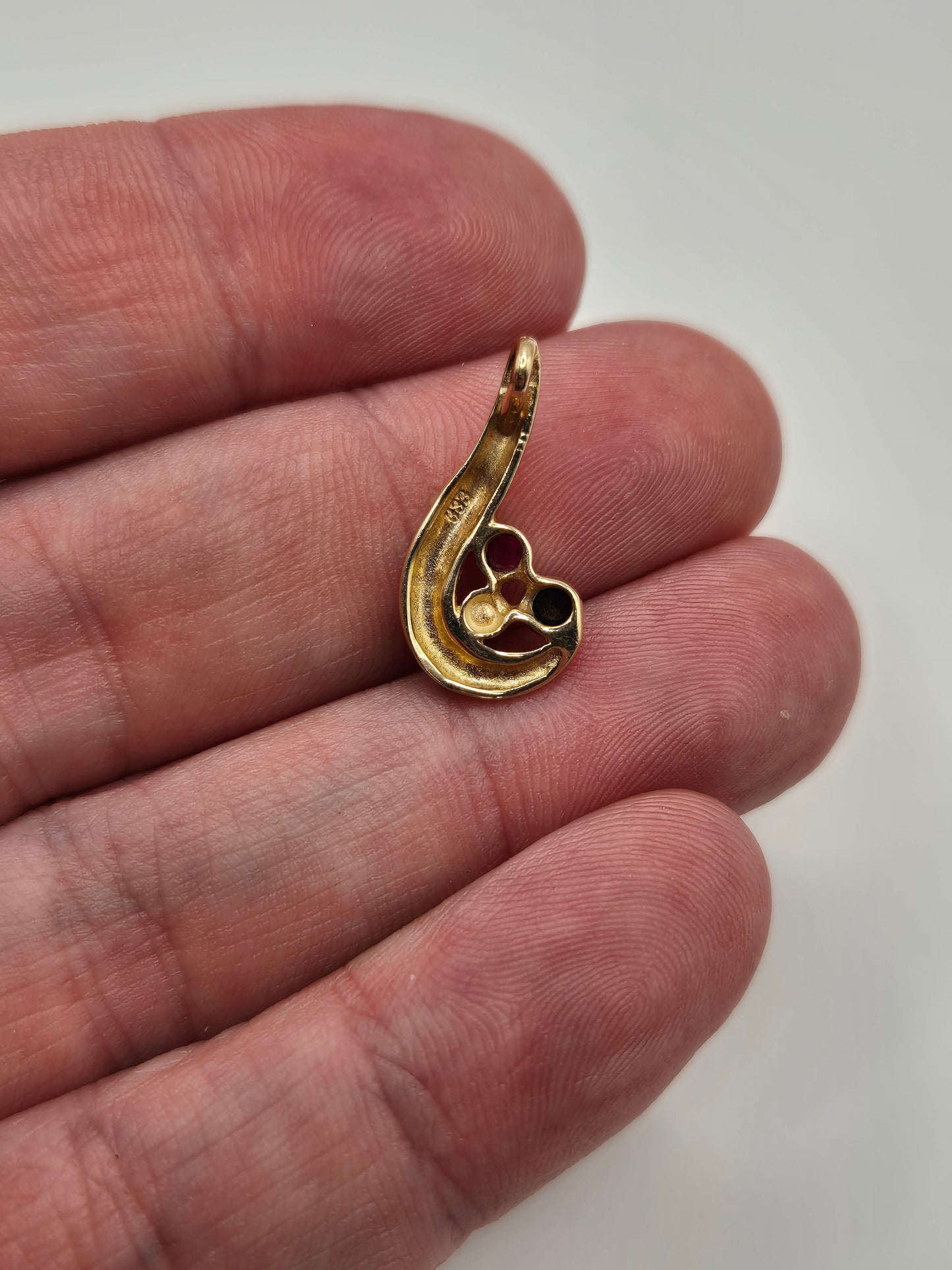 9ct gold ruby, sapphire and diamond pendant