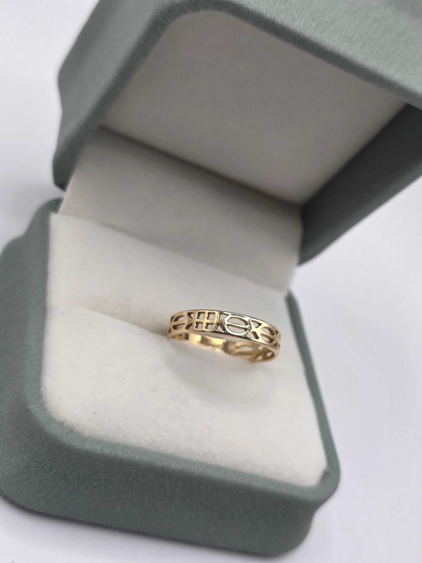 9ct gold ring