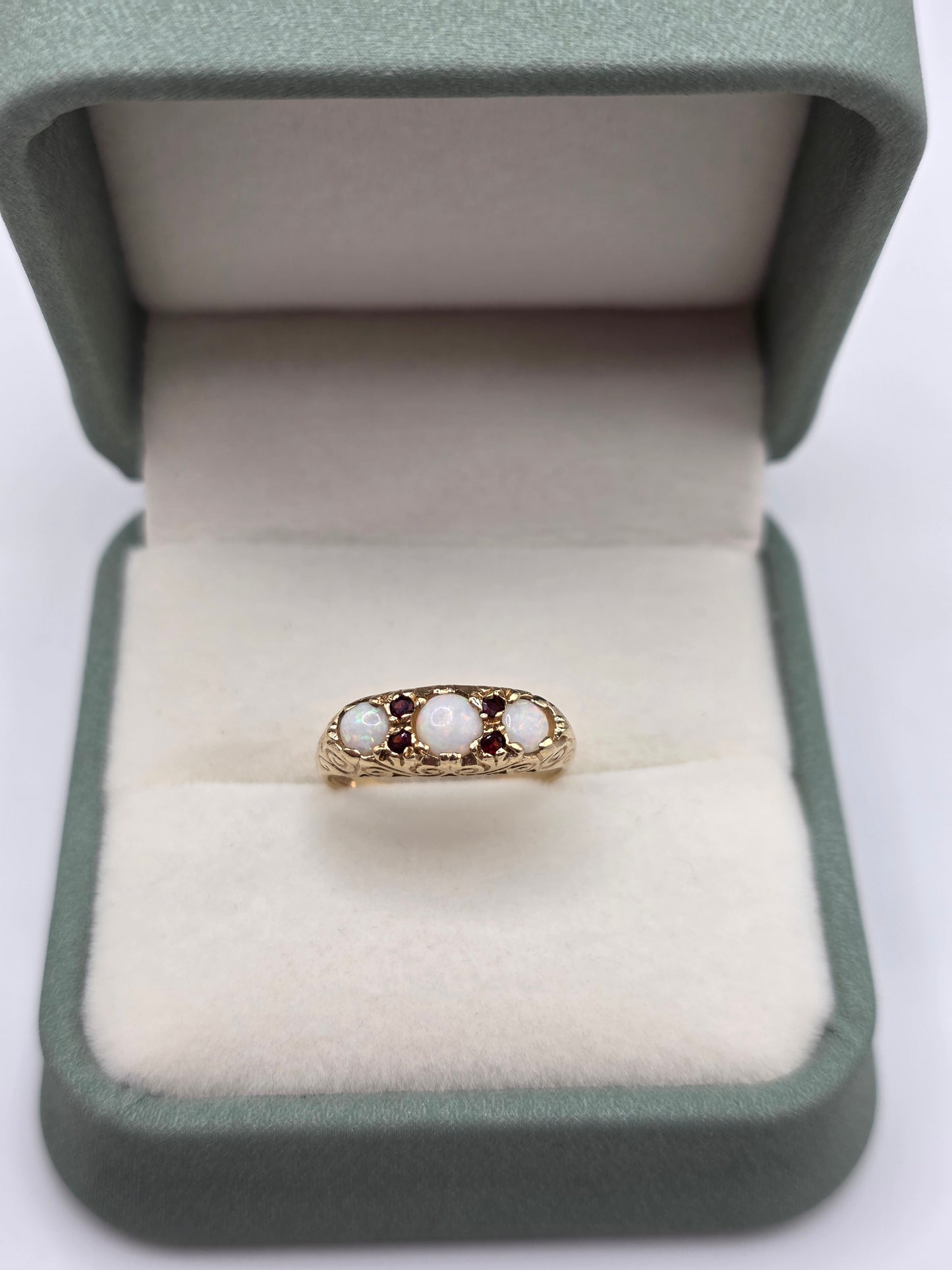 9ct gold opal and garnet ring