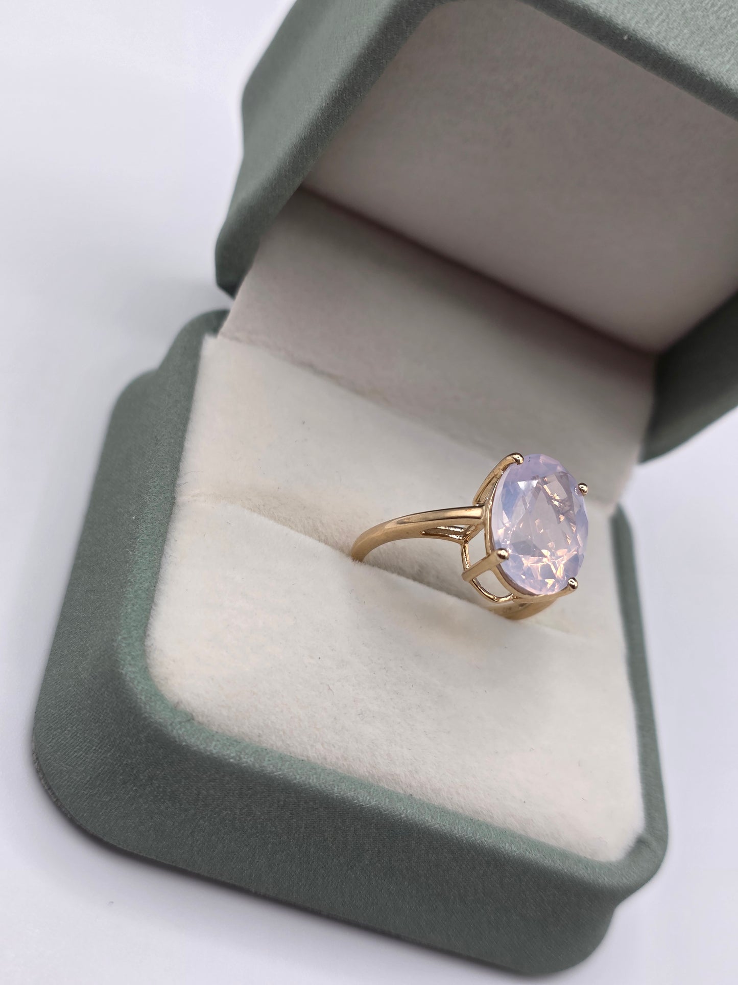 9ct gold peach moonstone ring