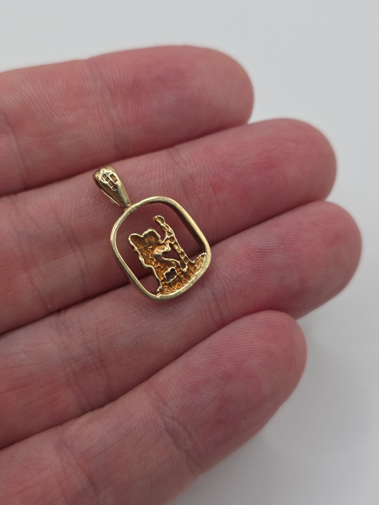 9ct gold st christopher pendant