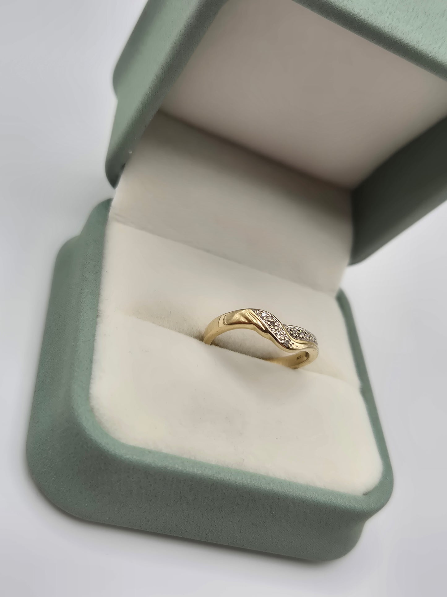9ct gold diamond wishbone ring