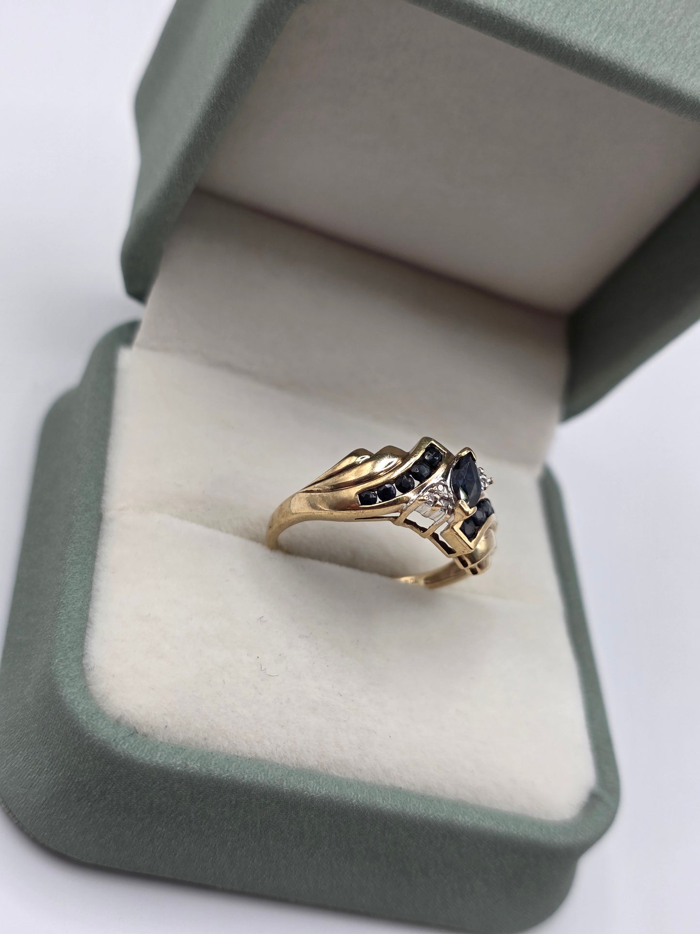 9ct gold sapphire and diamond ring