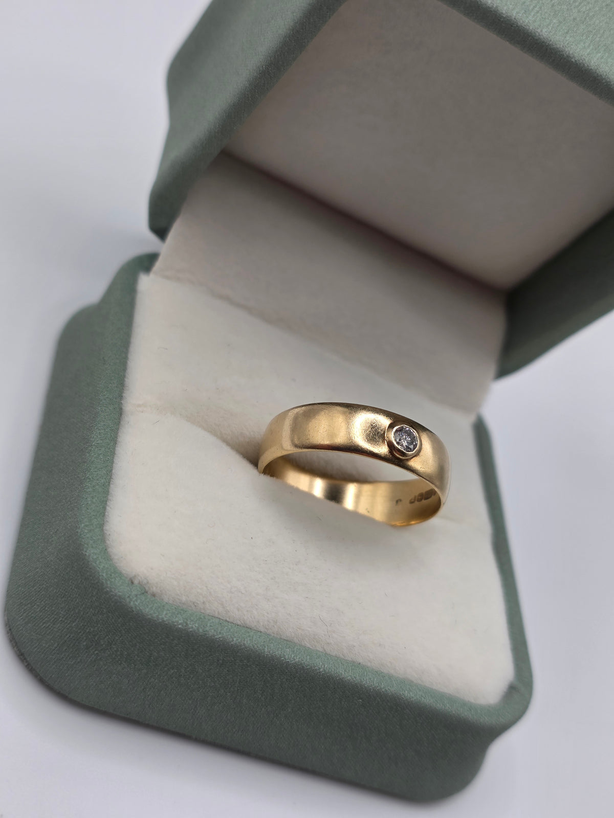 9ct gold diamond ring