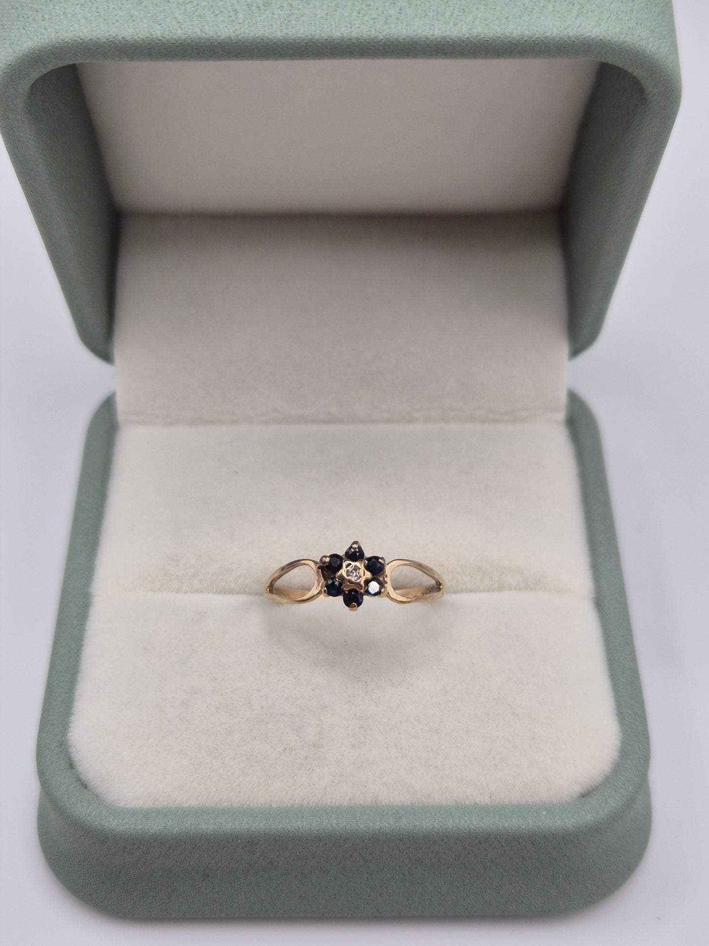 9ct gold sapphire and diamond ring