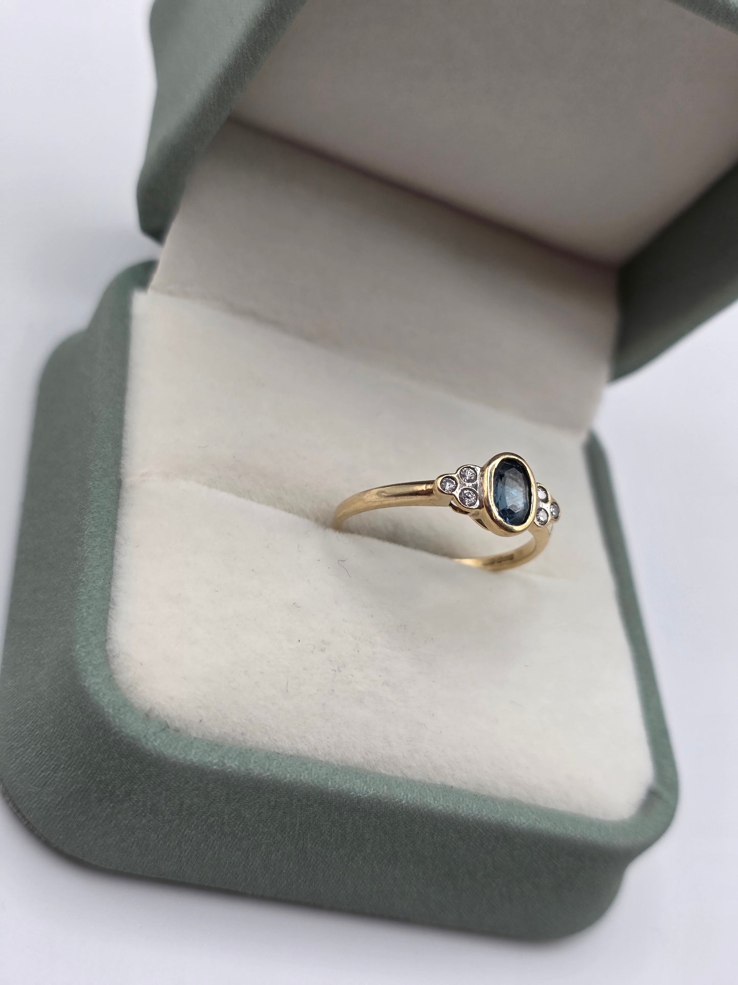 9ct gold topaz and zircon ring
