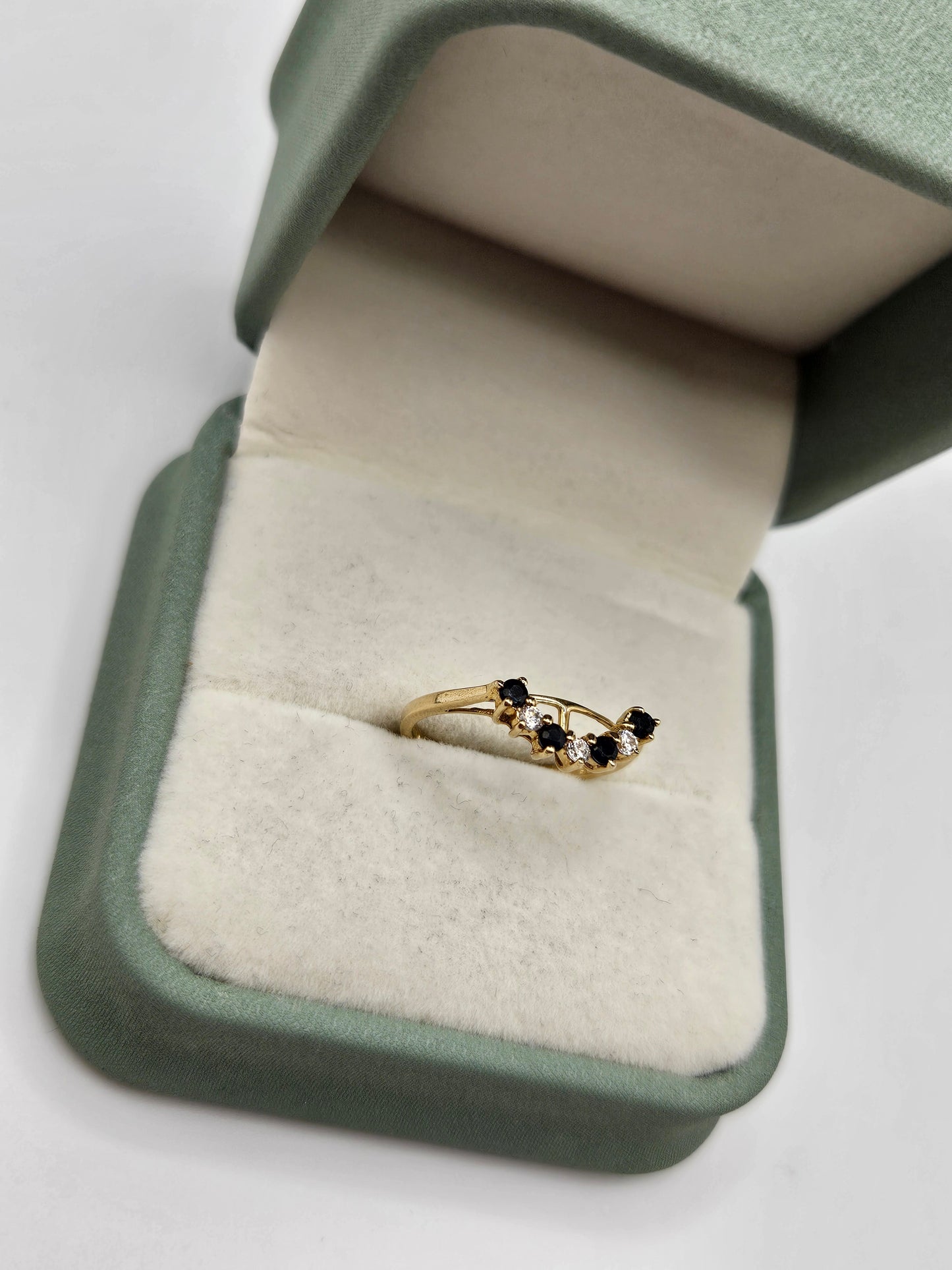 9ct gold sapphire and cz ring