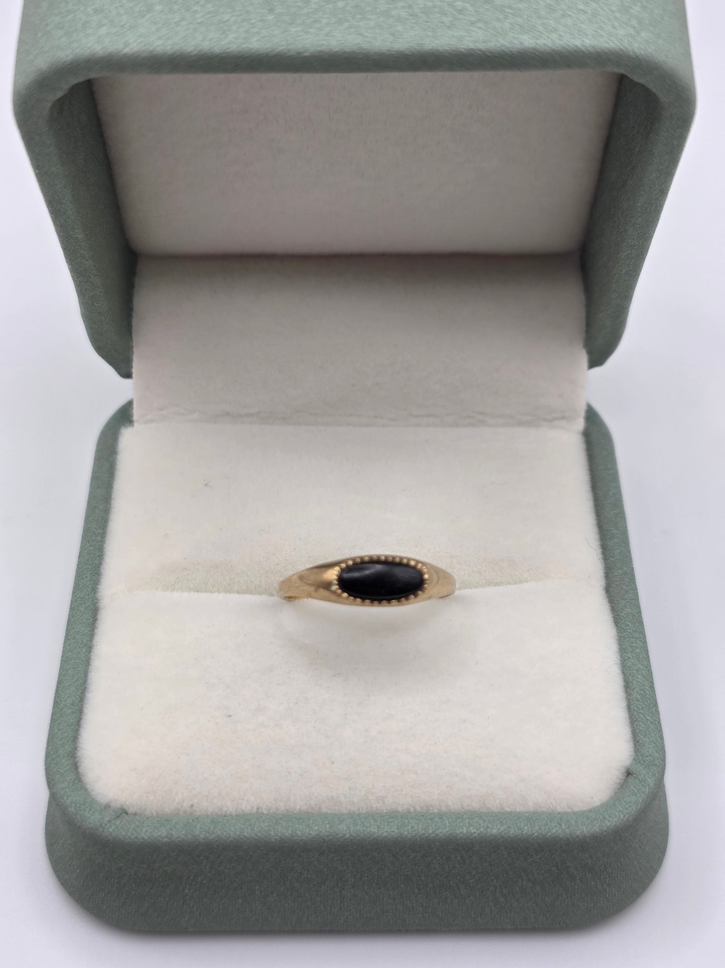 9ct gold onyx ring