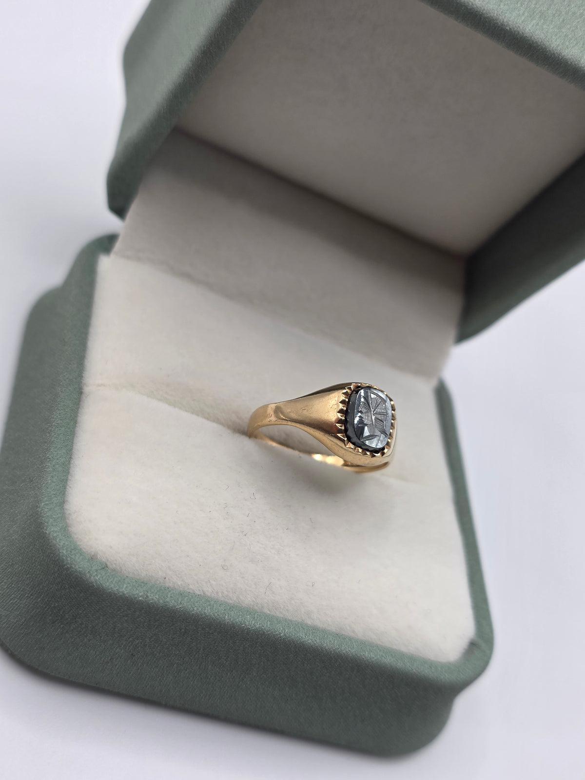 9ct gold hematite carved signet ring