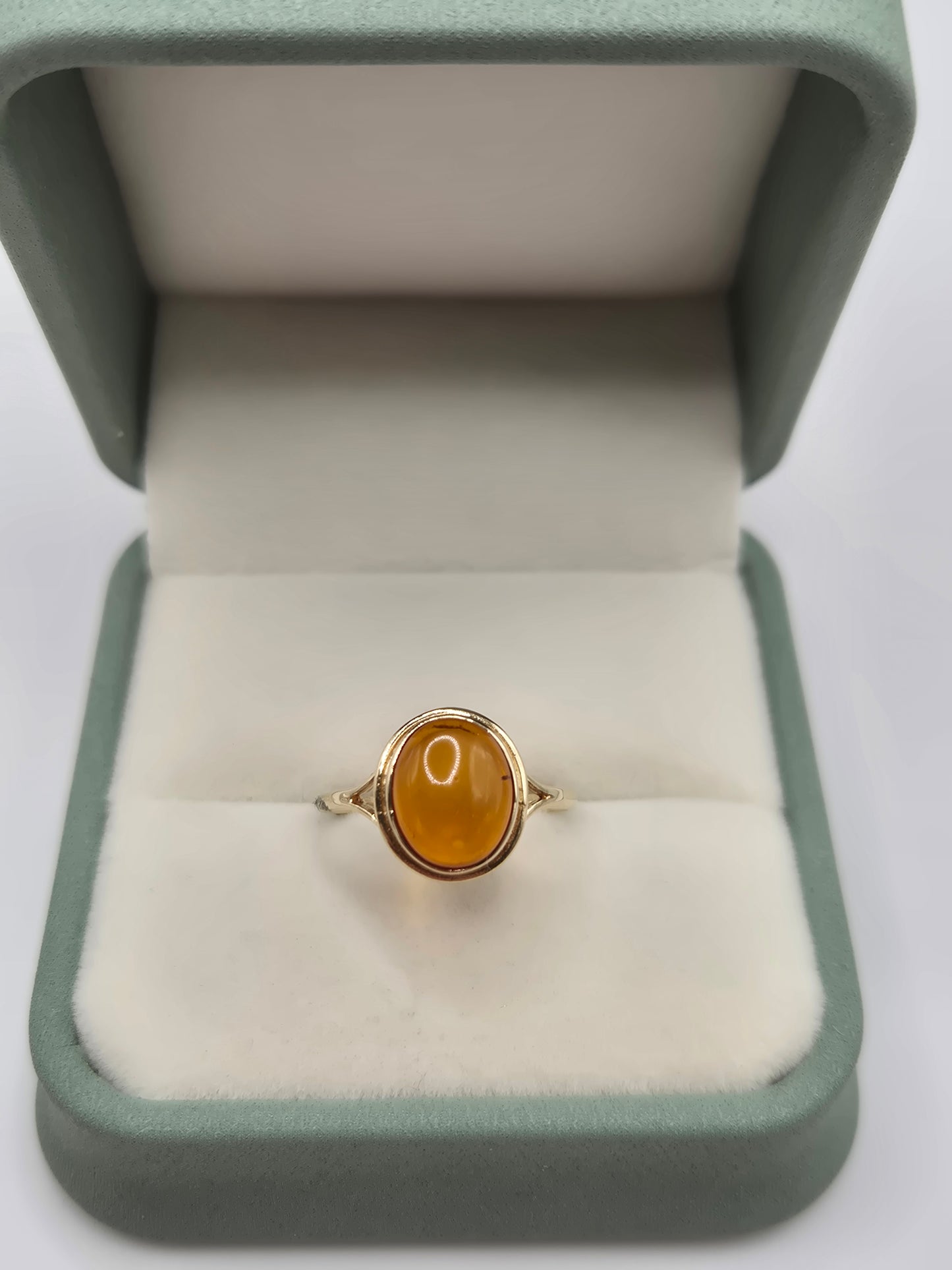 9ct gold amber ring