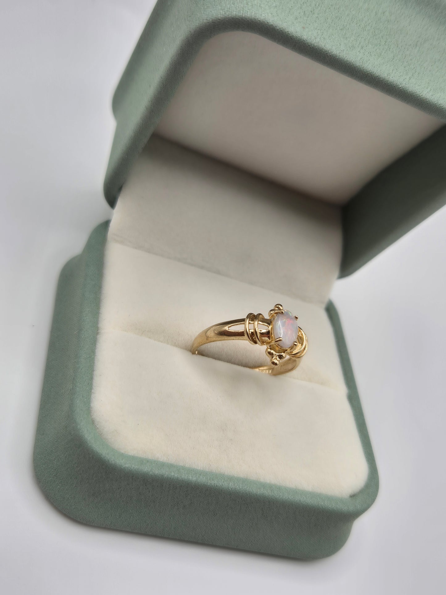 9ct gold opal ring