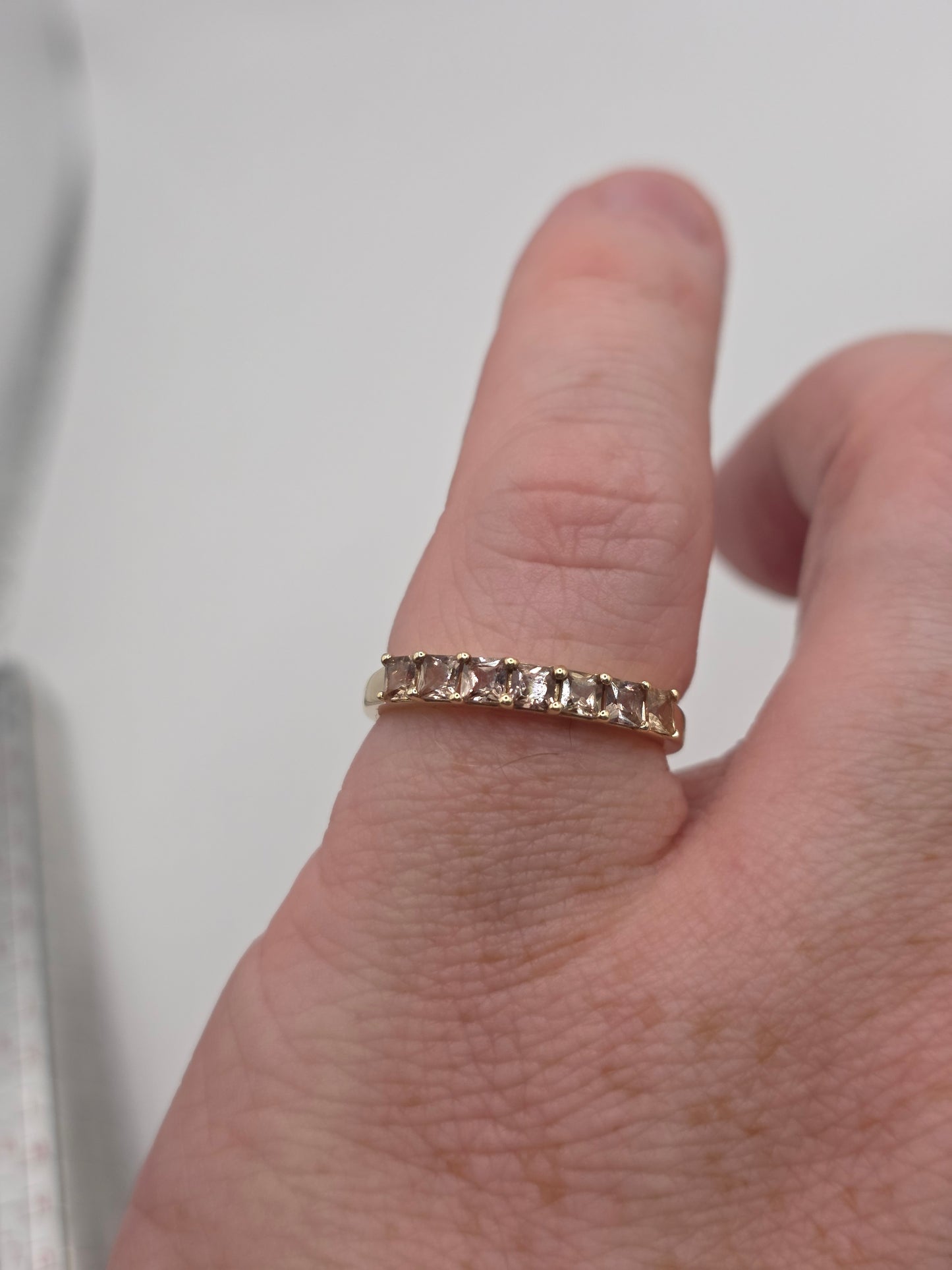 9ct gold quartz ring