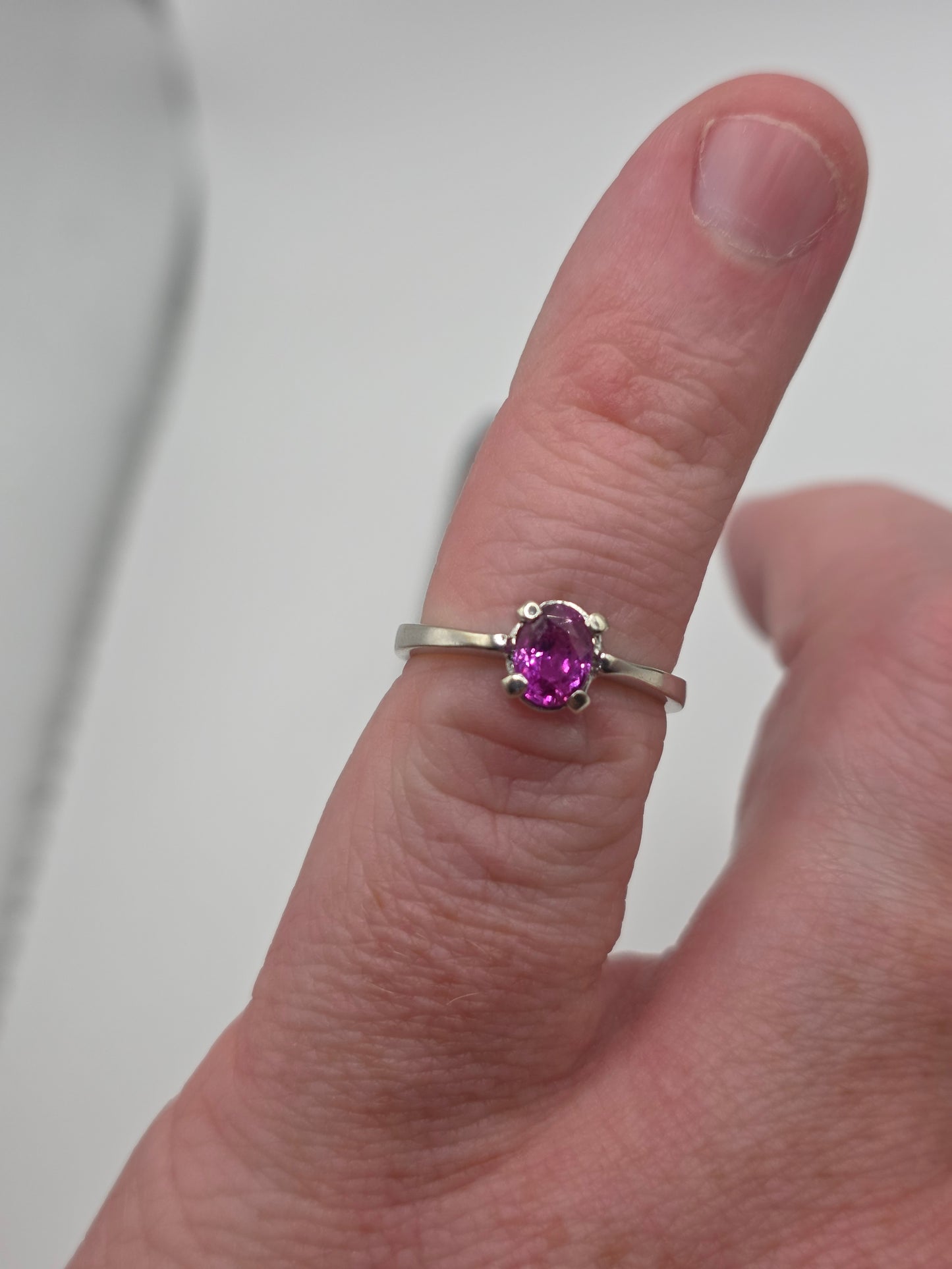 9ct white gold pink sapphire ring