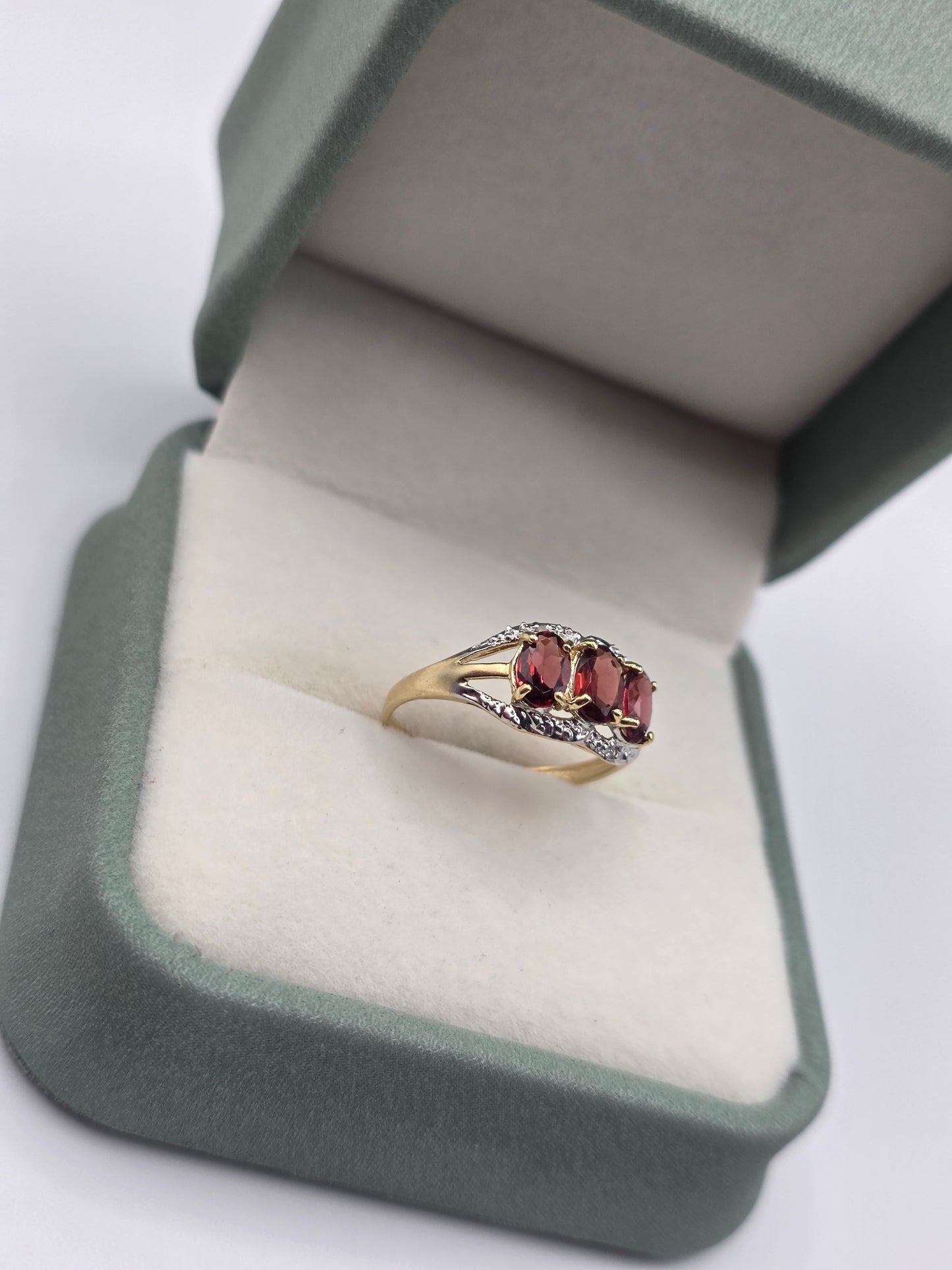 9ct gold tournaline and diamond ring