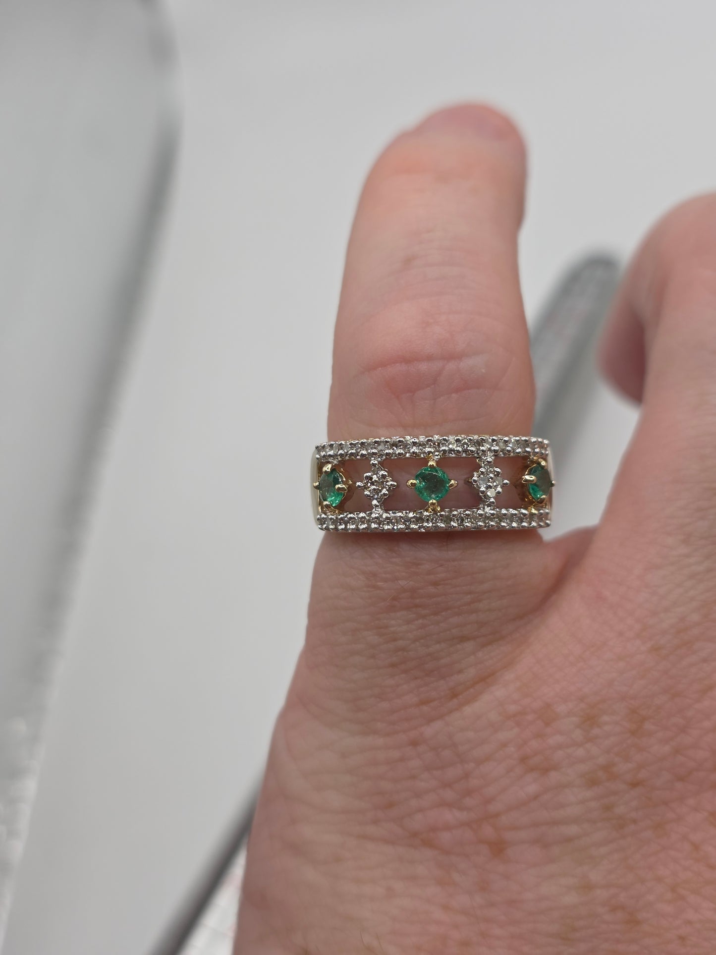 9ct gold emerald and diamond ring