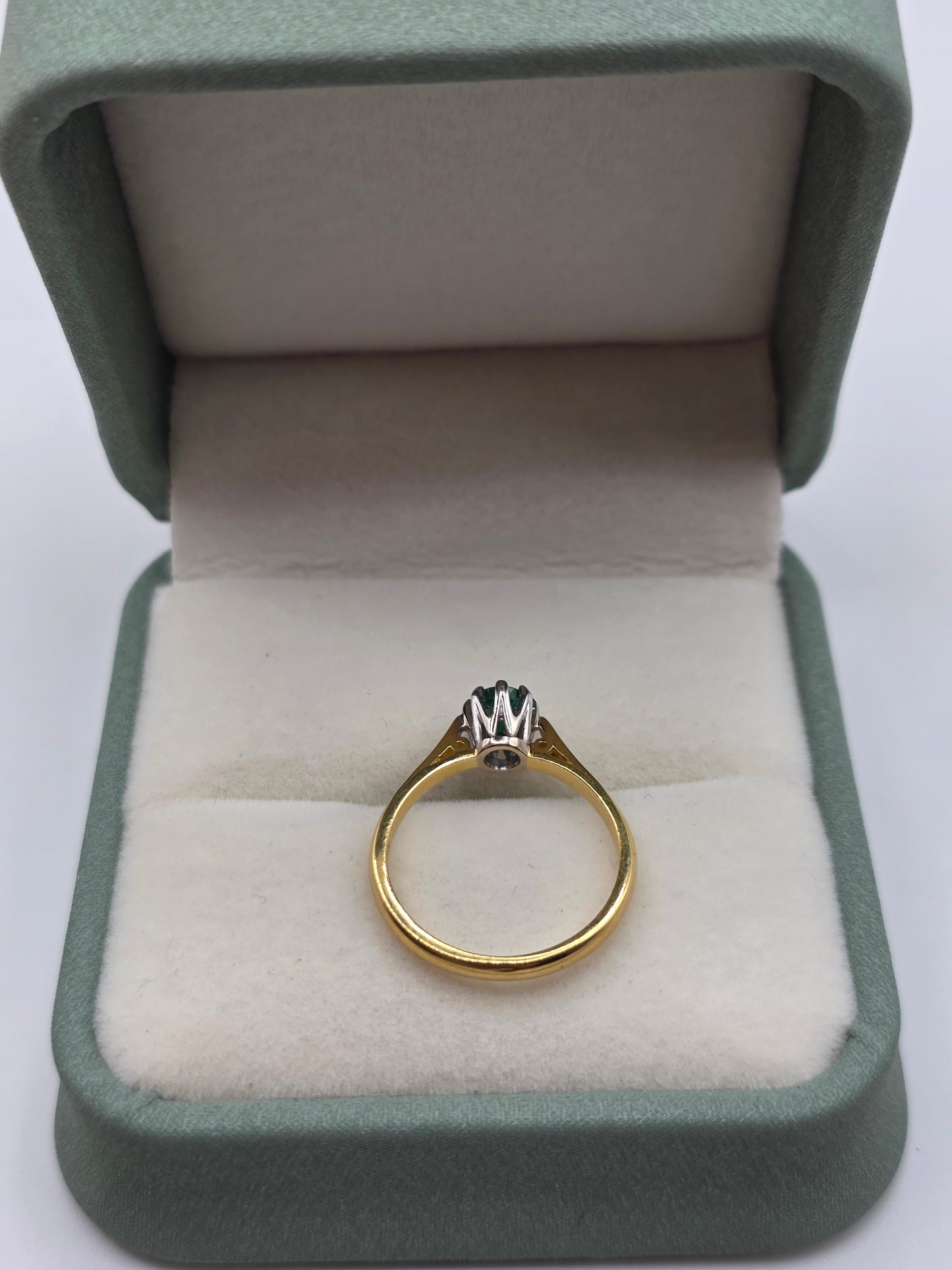 18ct gold emerald ring