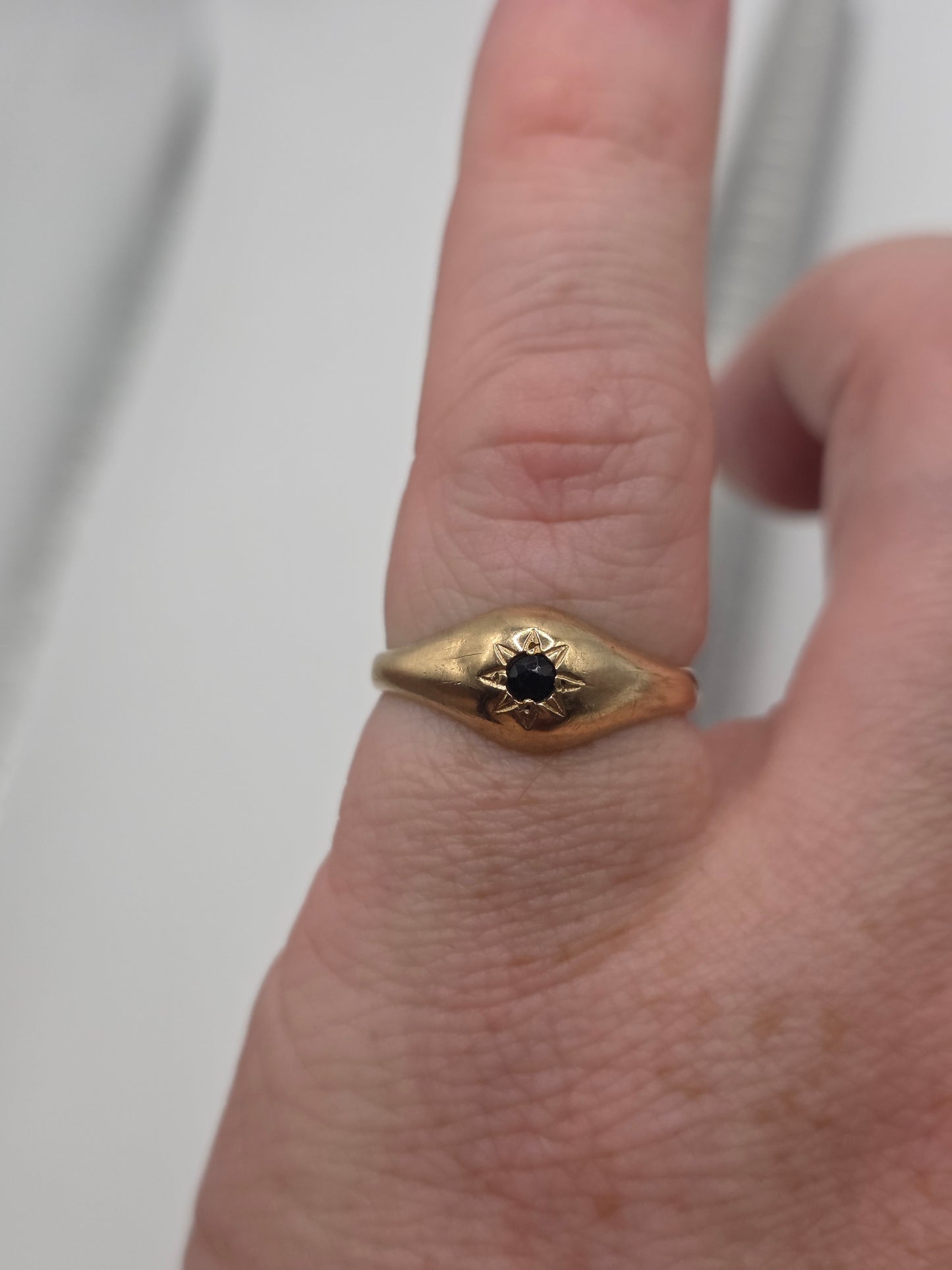 9ct gold star sapphire gypsy ring