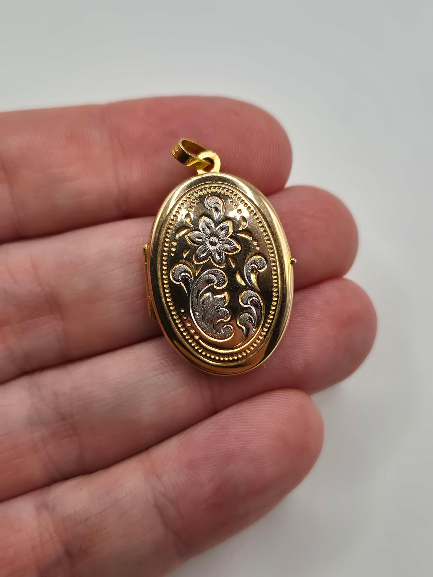 9ct gold floral locket pendant