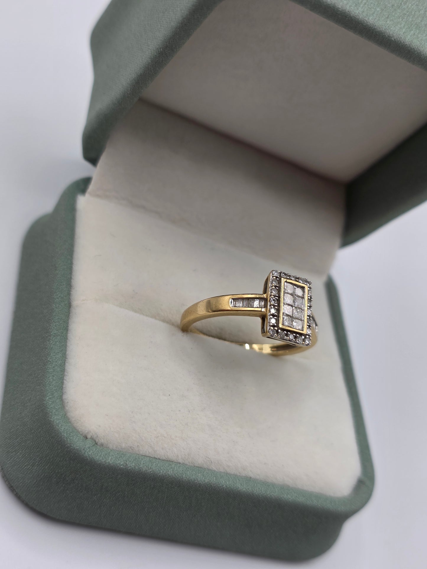 9ct gold diamond ring