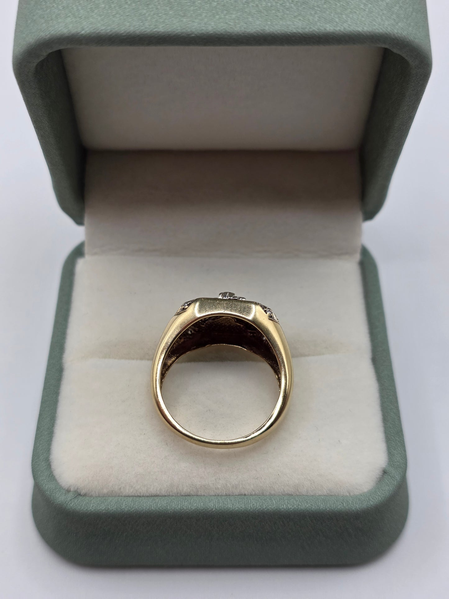 Heavy 9ct gold diamond eagle signet ring