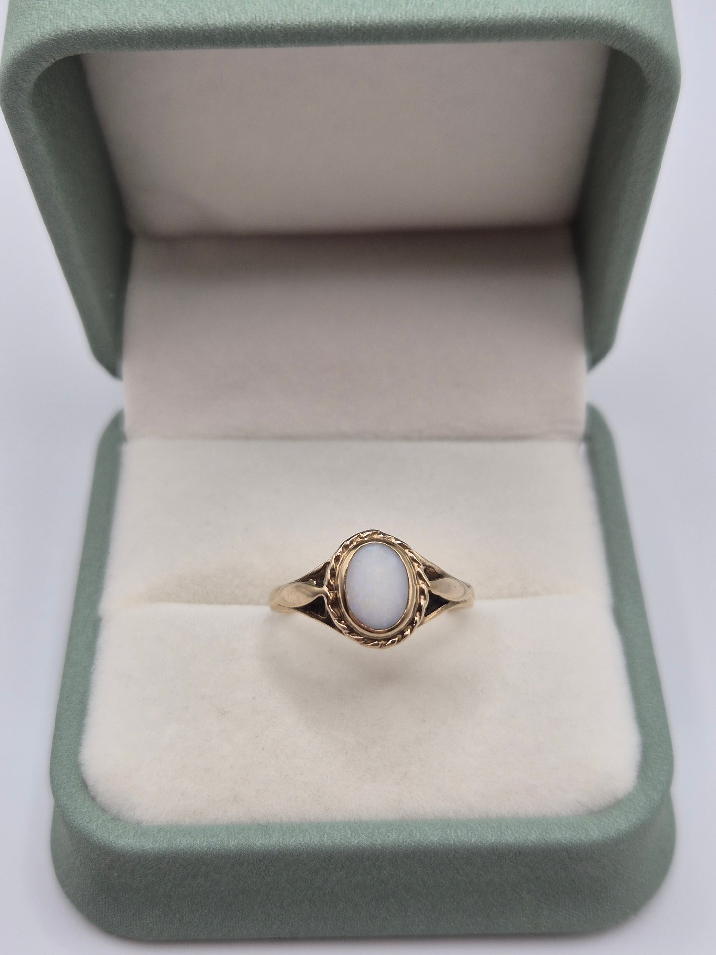9ct gold opal ring