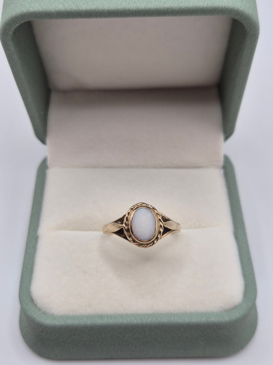 9ct gold opal ring